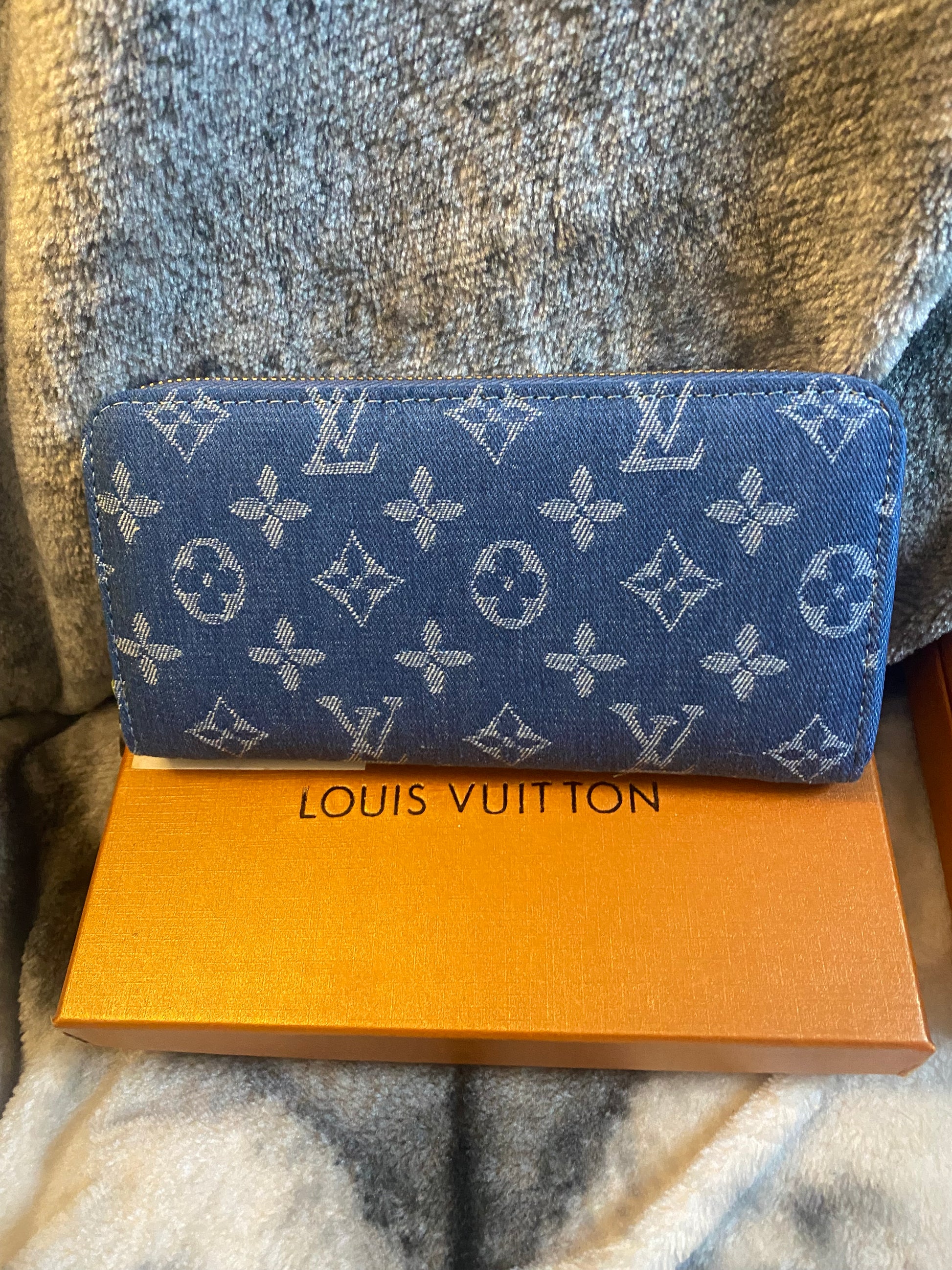 LV Top Zipper Ladies Wallets