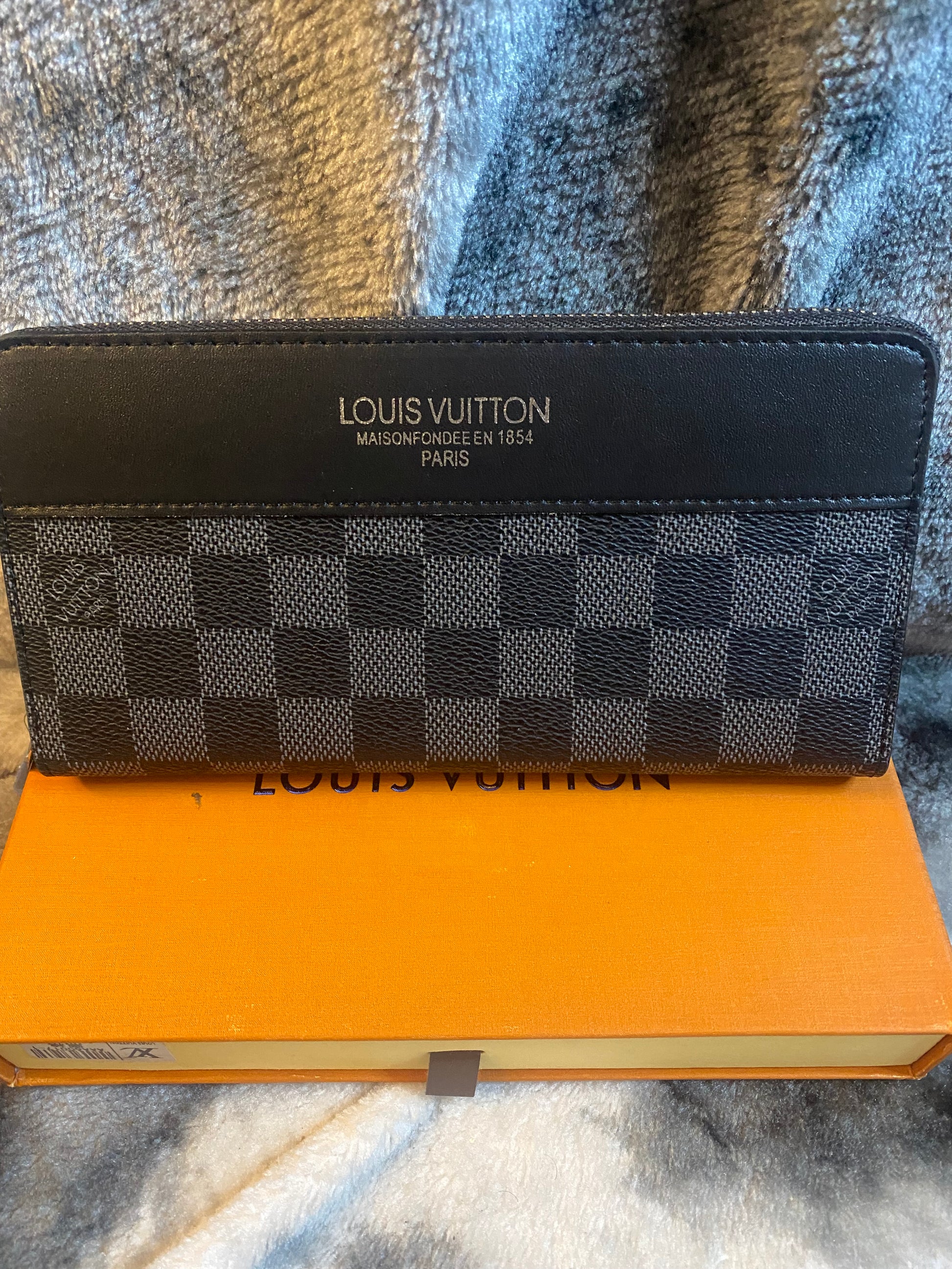 LV Top Zipper Ladies Wallets