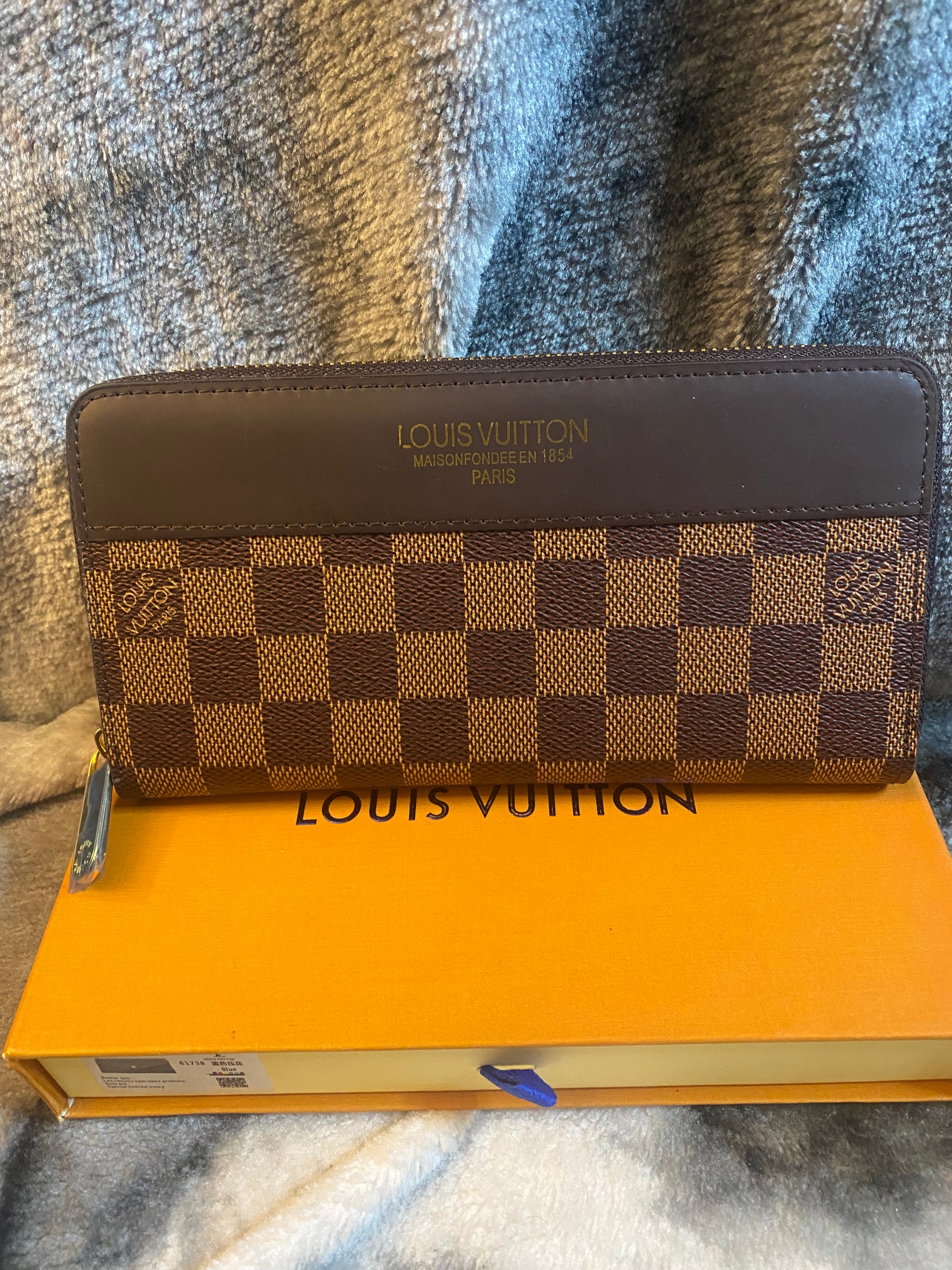 LV Top Zipper Ladies Wallets