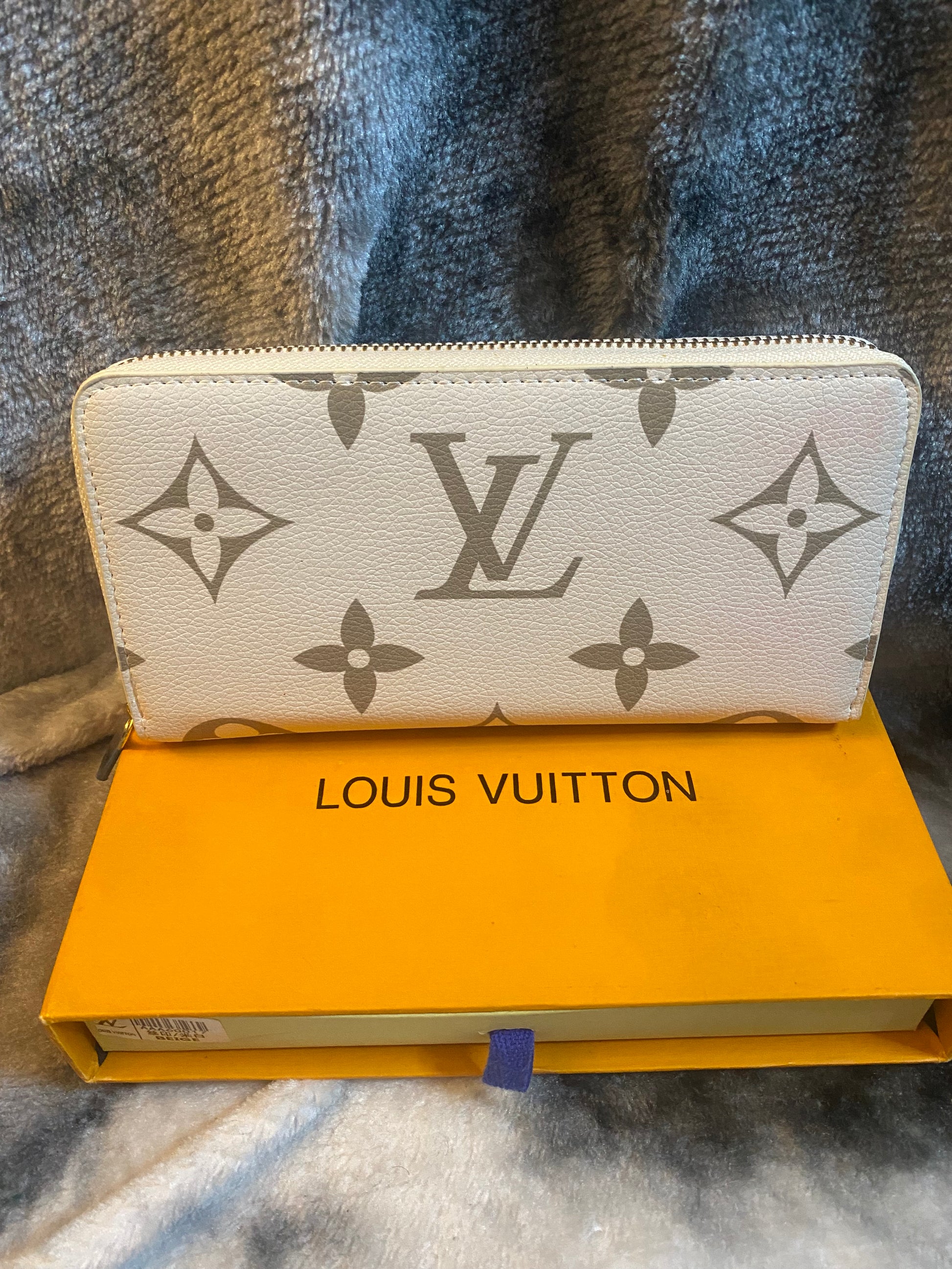 LV Top Zipper Ladies Wallets