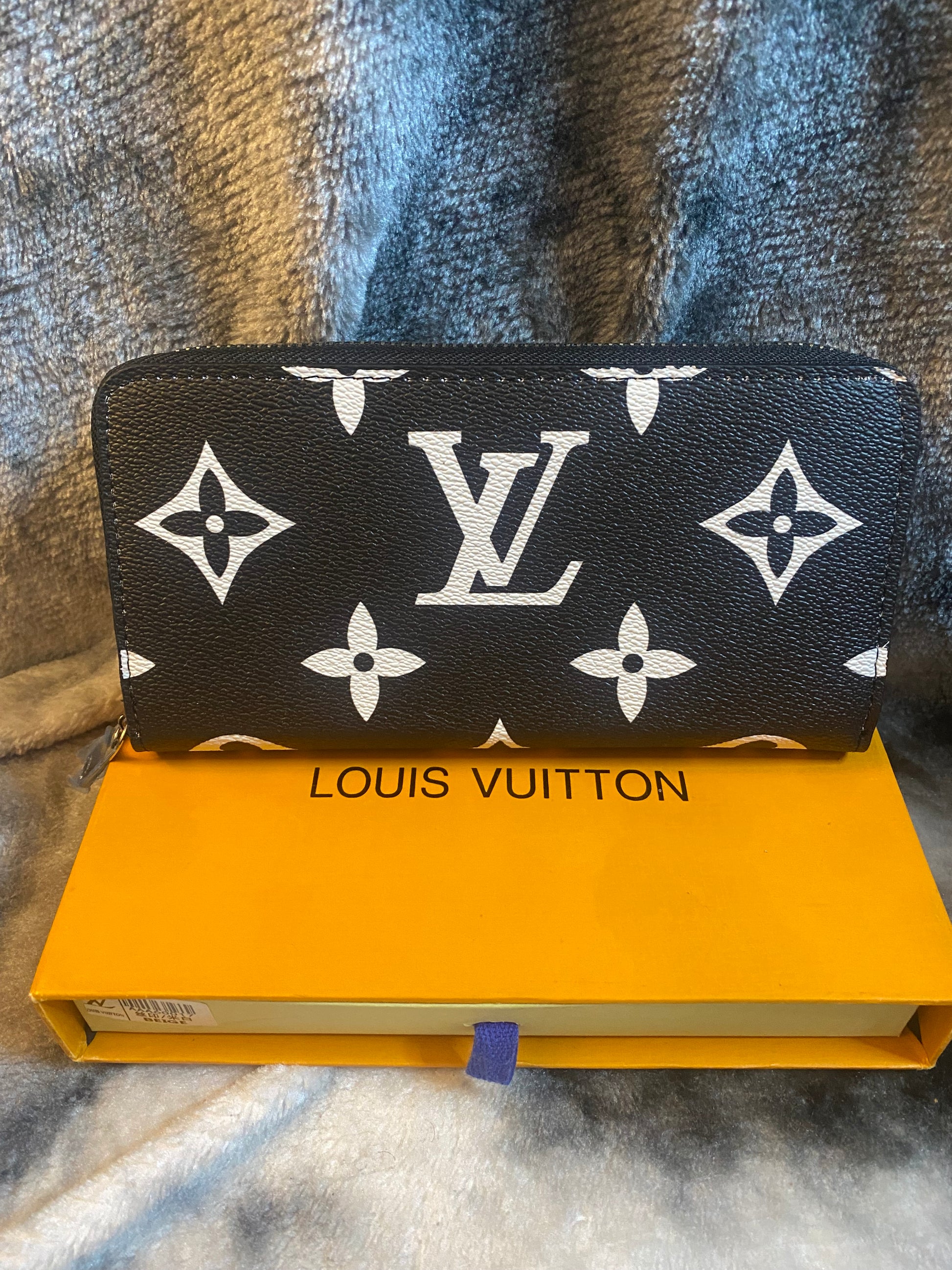 LV Top Zipper Ladies Wallets
