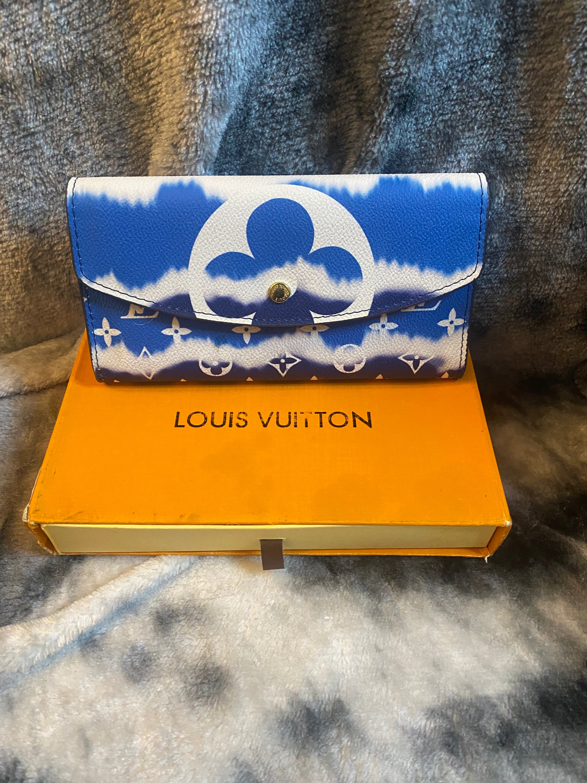 LV Front Snap Ladies Wallets