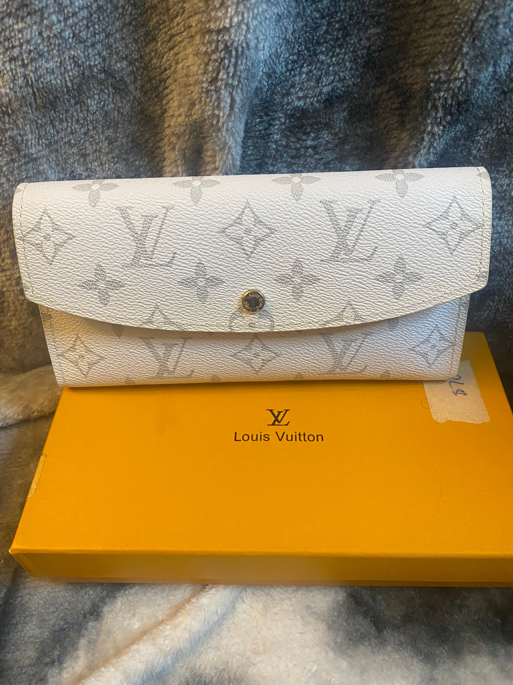LV Front Snap Ladies Wallets