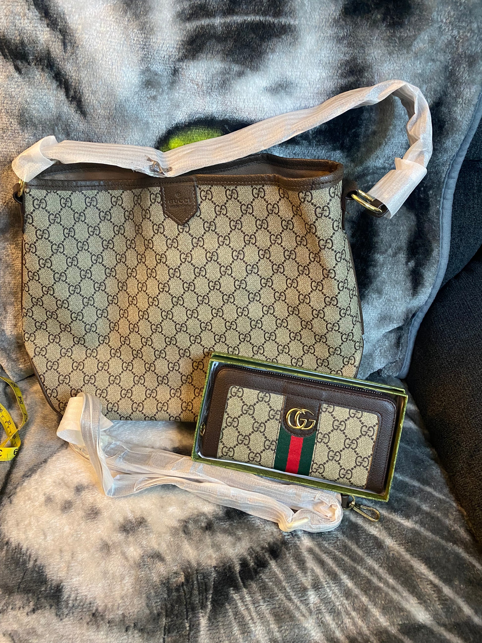 GG Shoulder Bag w/wallet