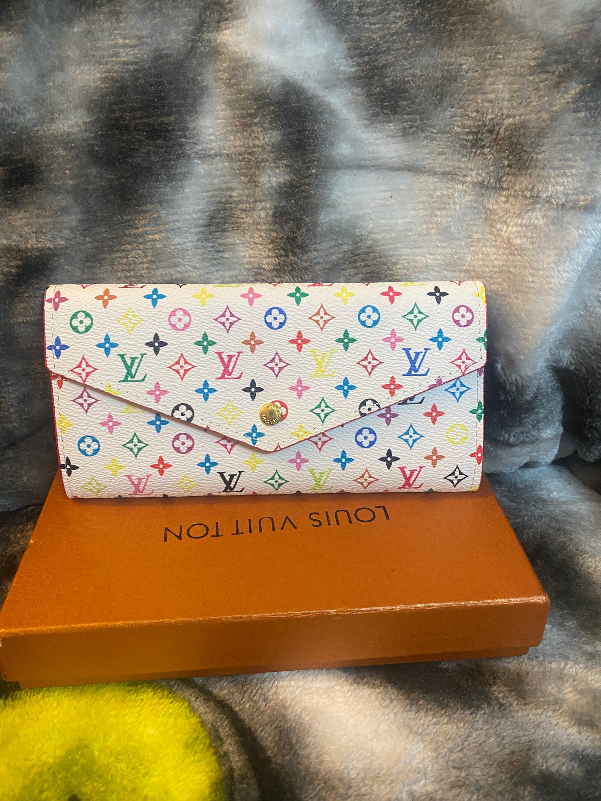 LV Front Snap Ladies Wallets