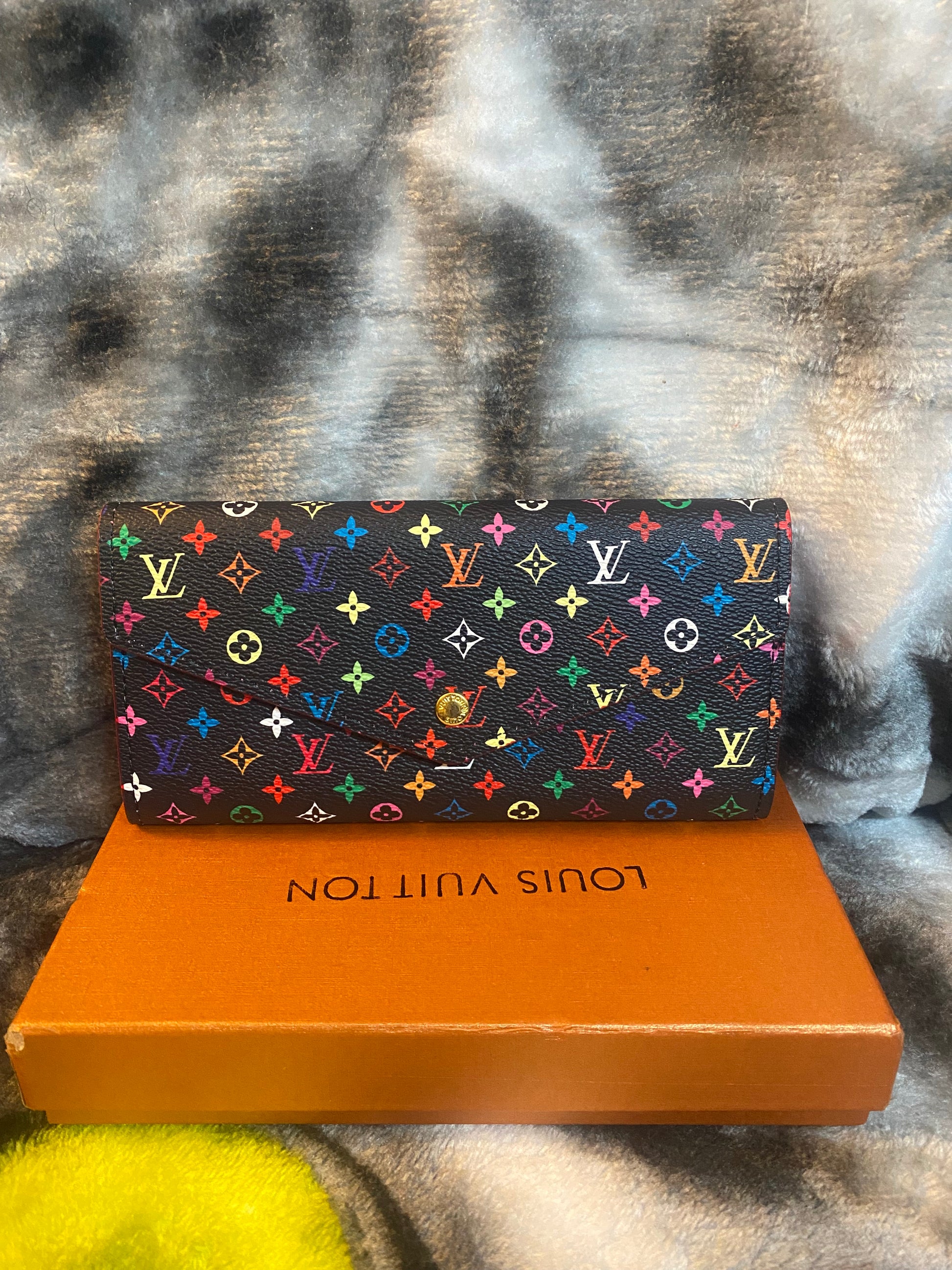 LV Front Snap Ladies Wallets