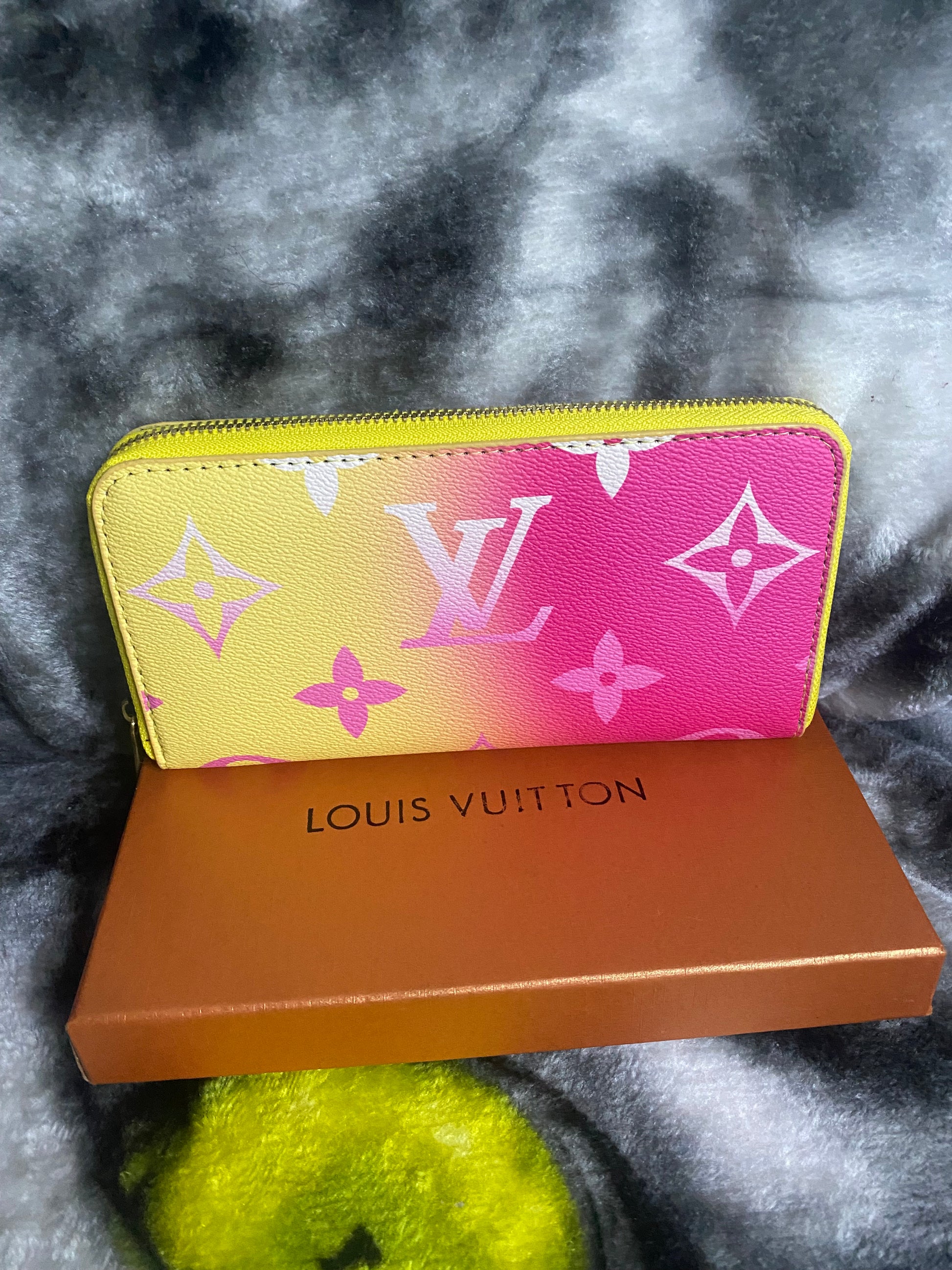 LV Top Zipper Ladies Wallets