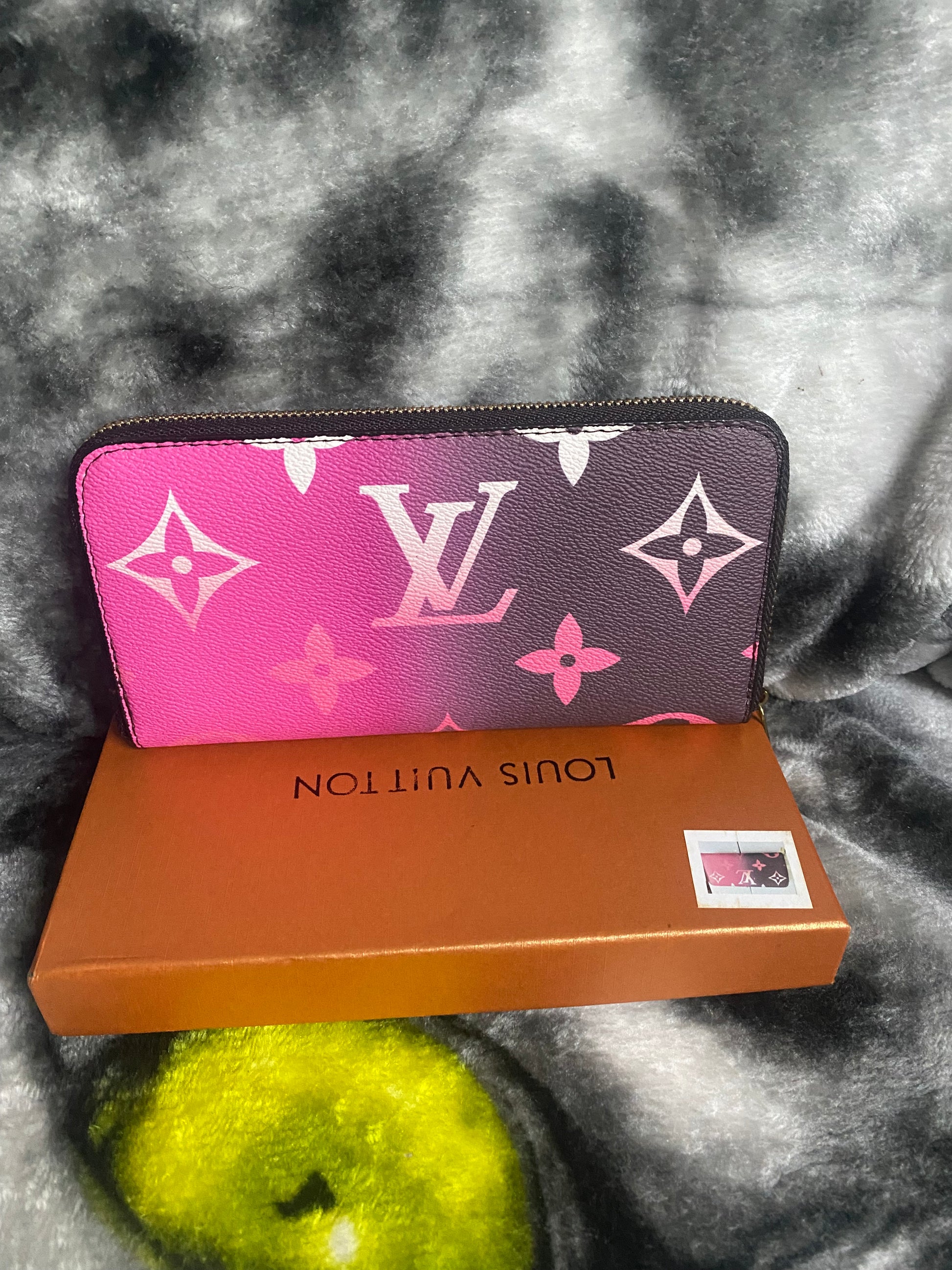 LV Top Zipper Ladies Wallets