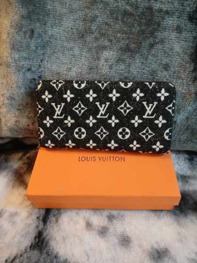LV Top Zipper Ladies Wallets