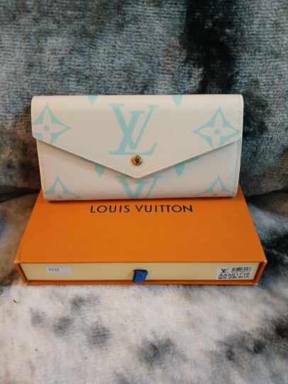 LV Front Snap Ladies Wallets