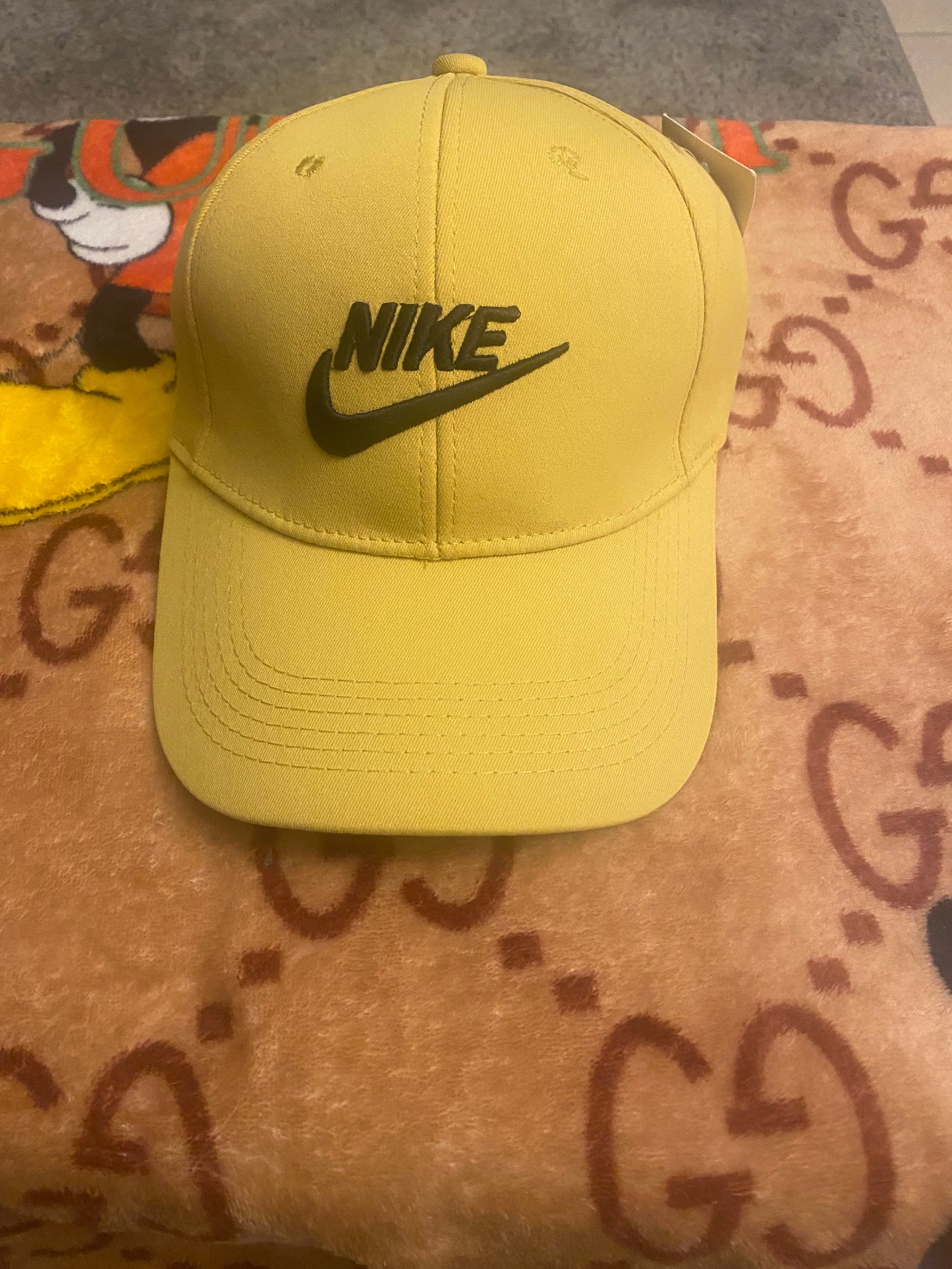 Caps