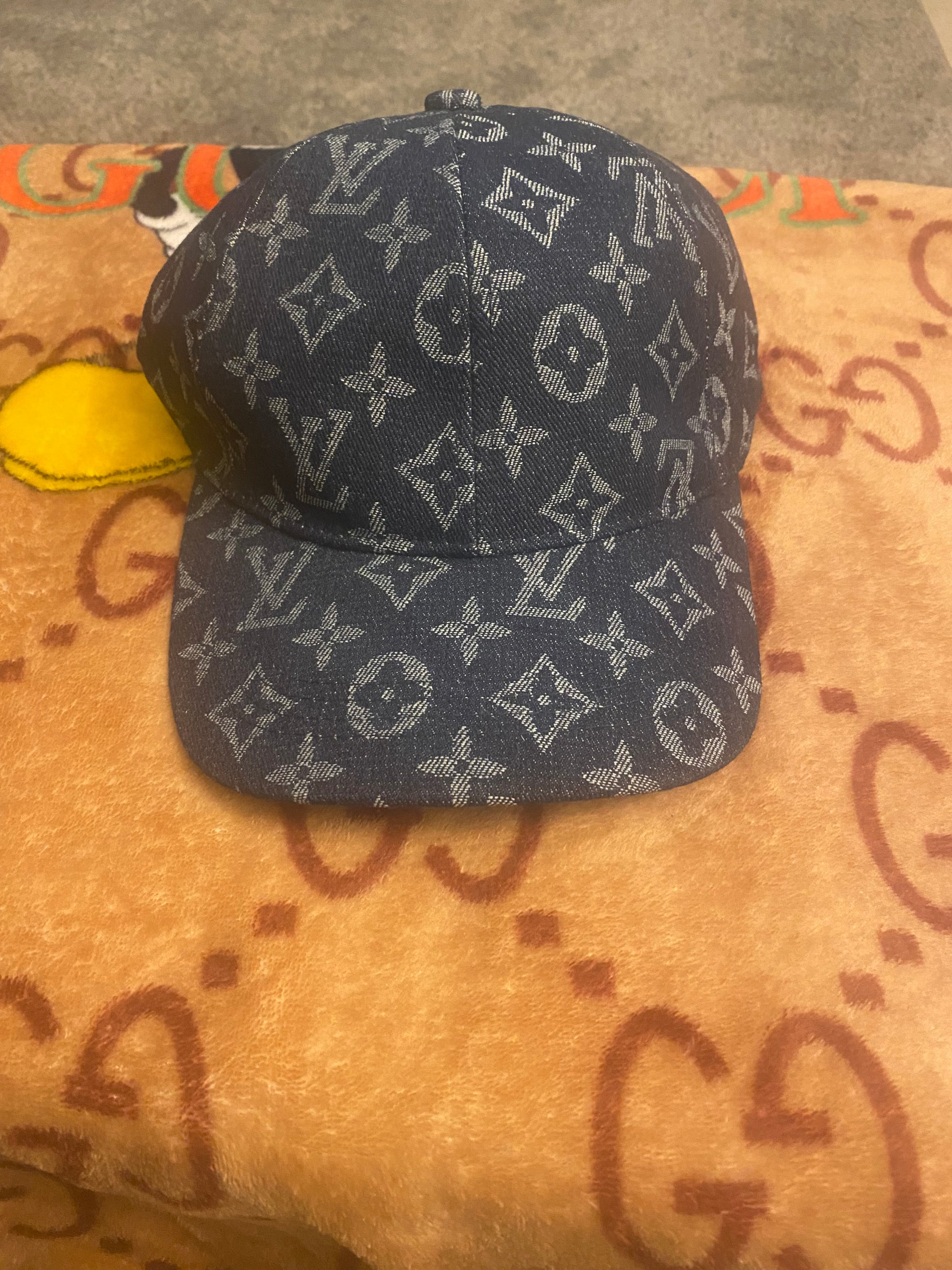 Caps
