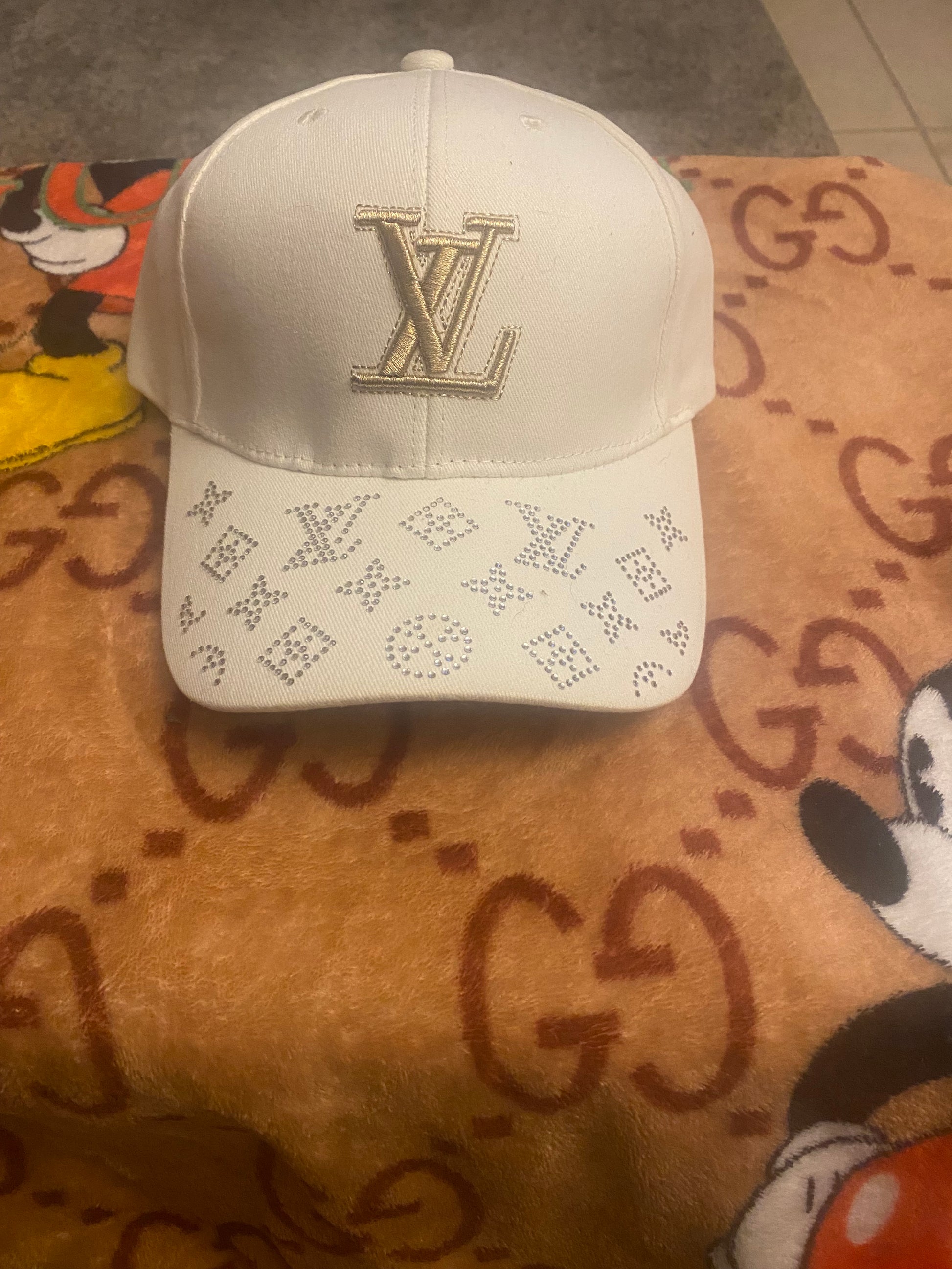 Caps