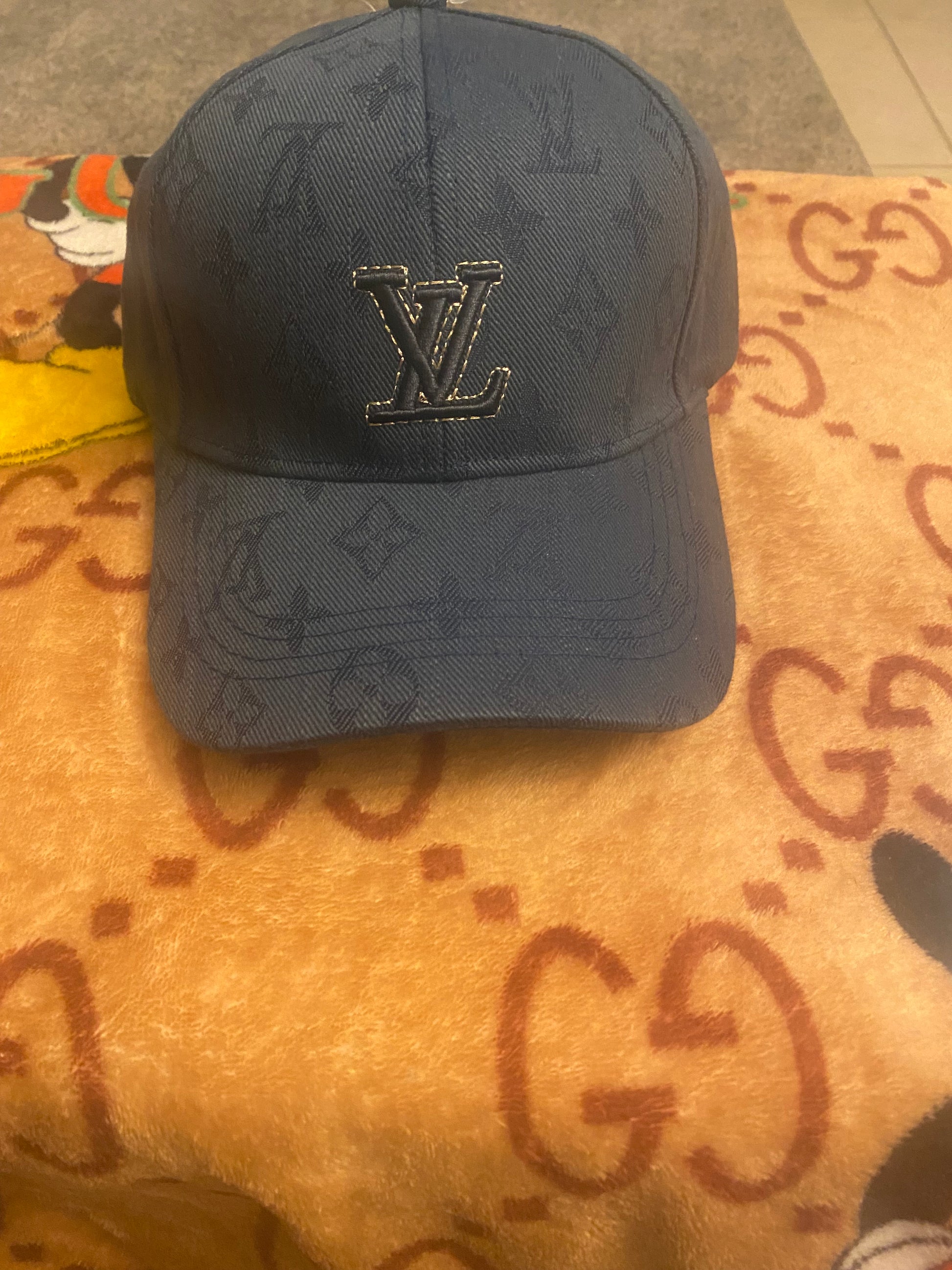 Caps