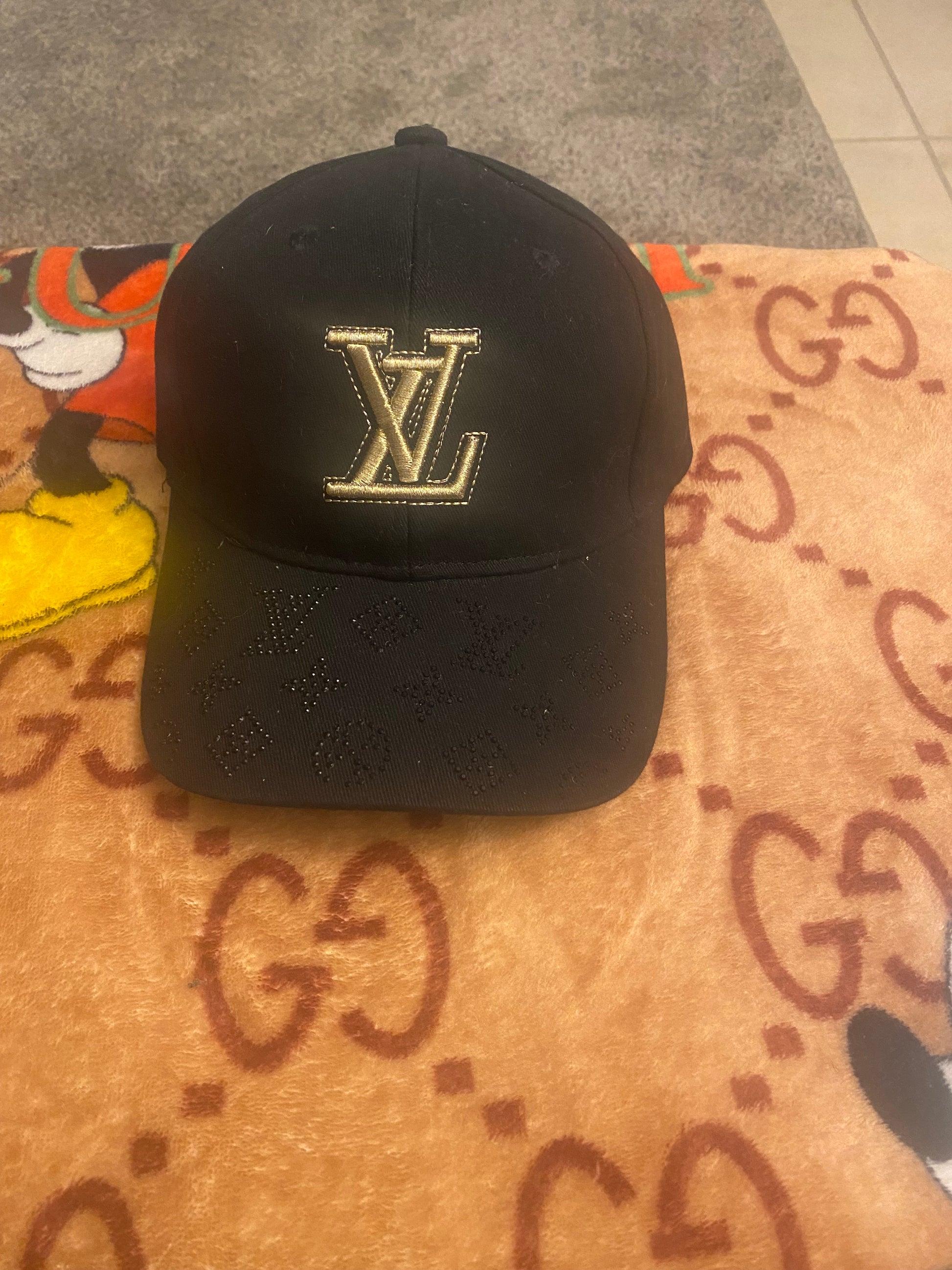 Caps