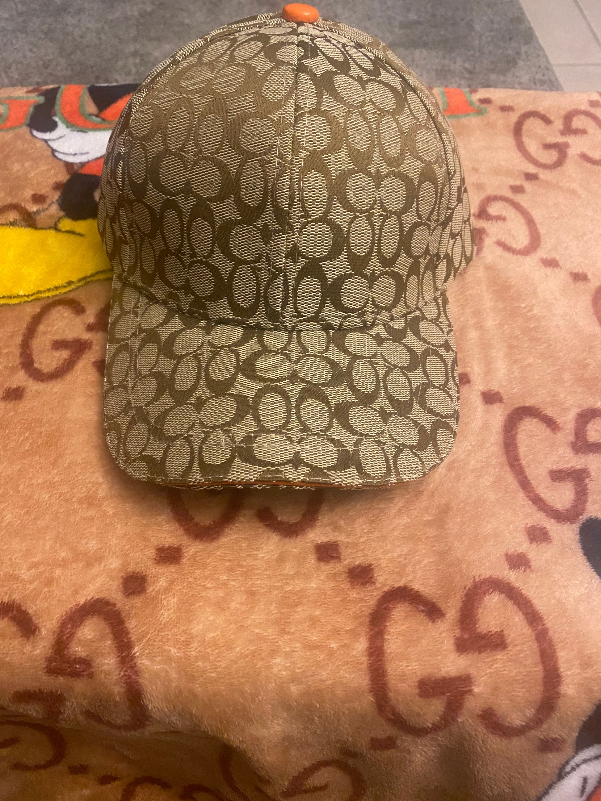 Caps