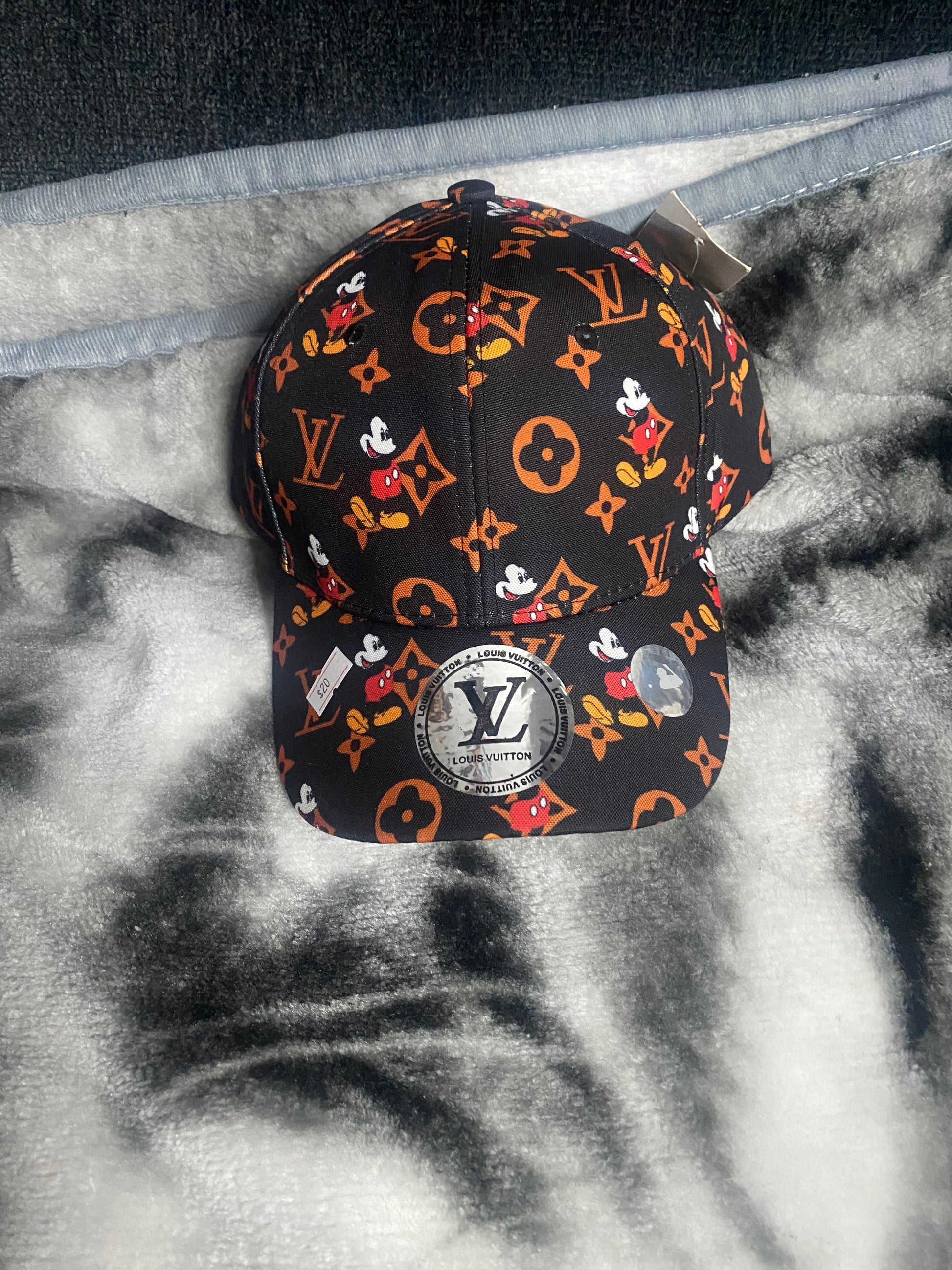 Caps