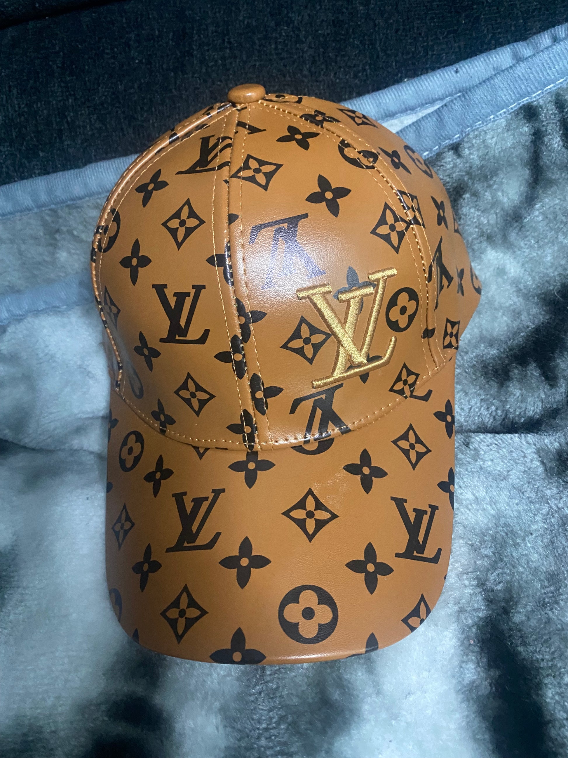 Caps