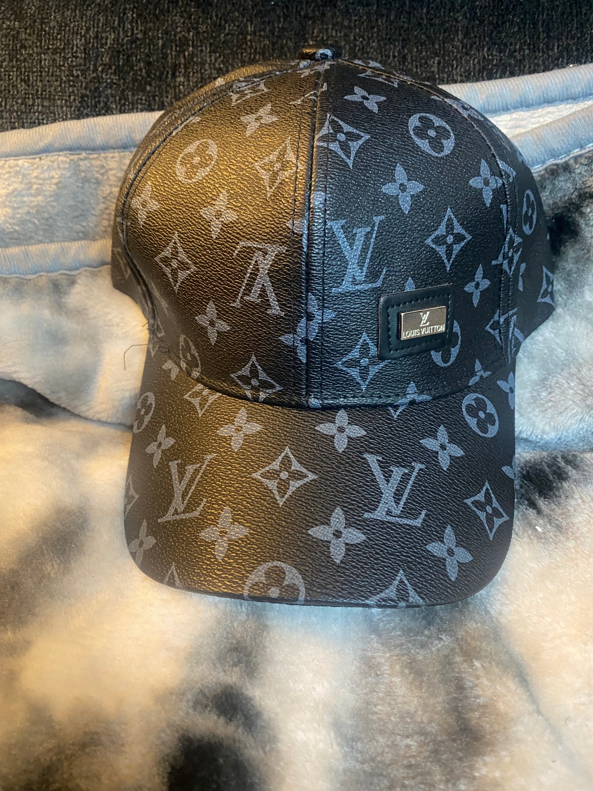 Caps
