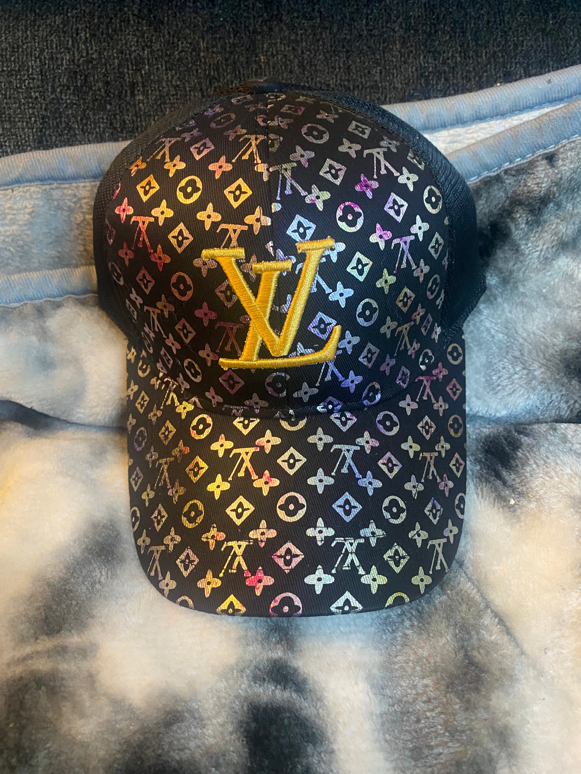 Caps