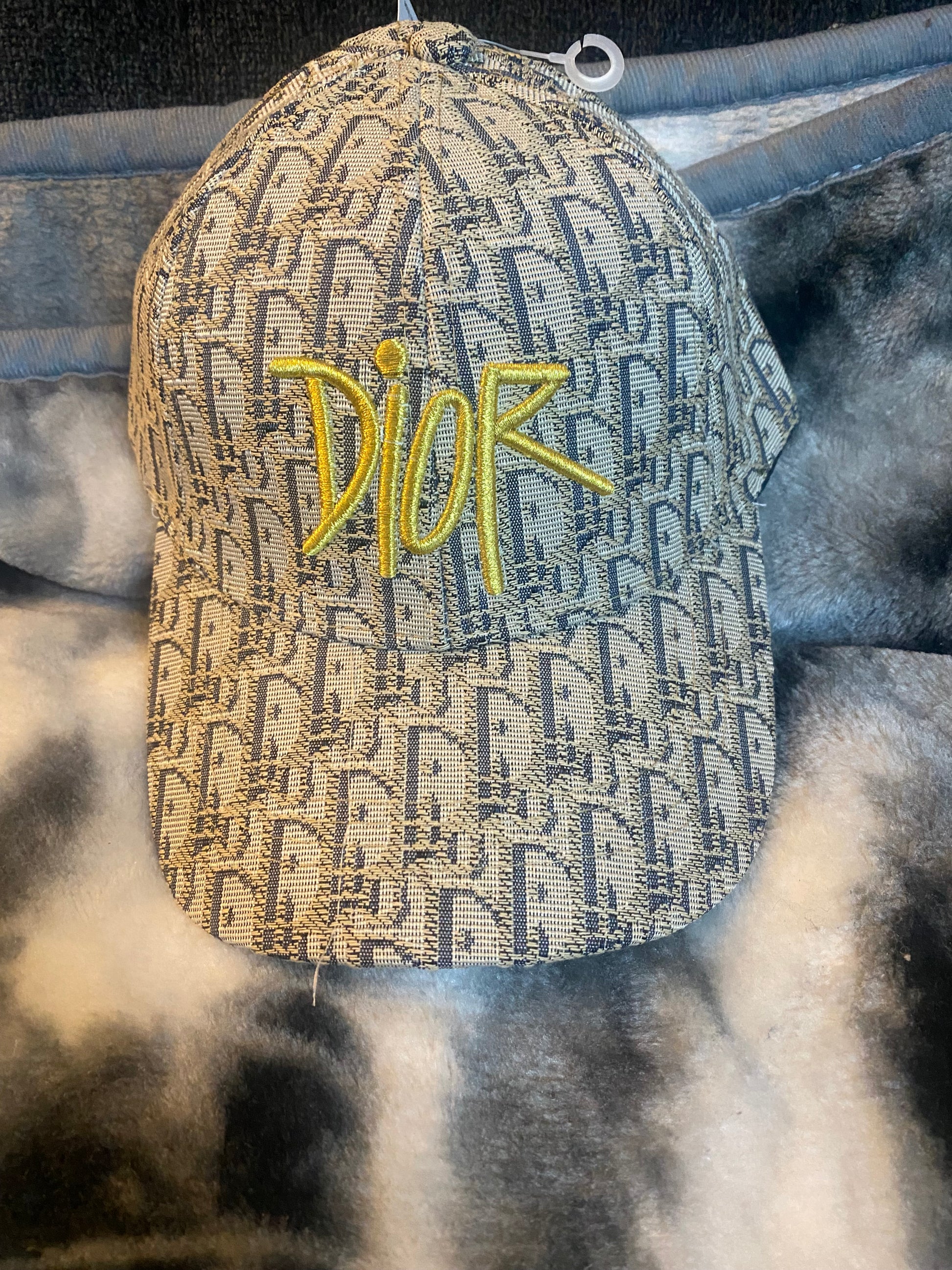Caps