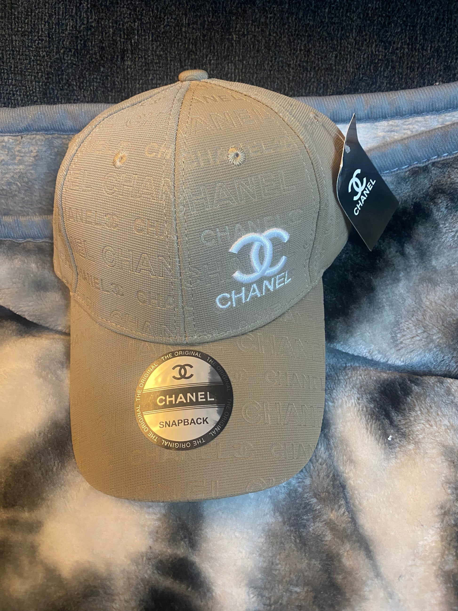 Caps
