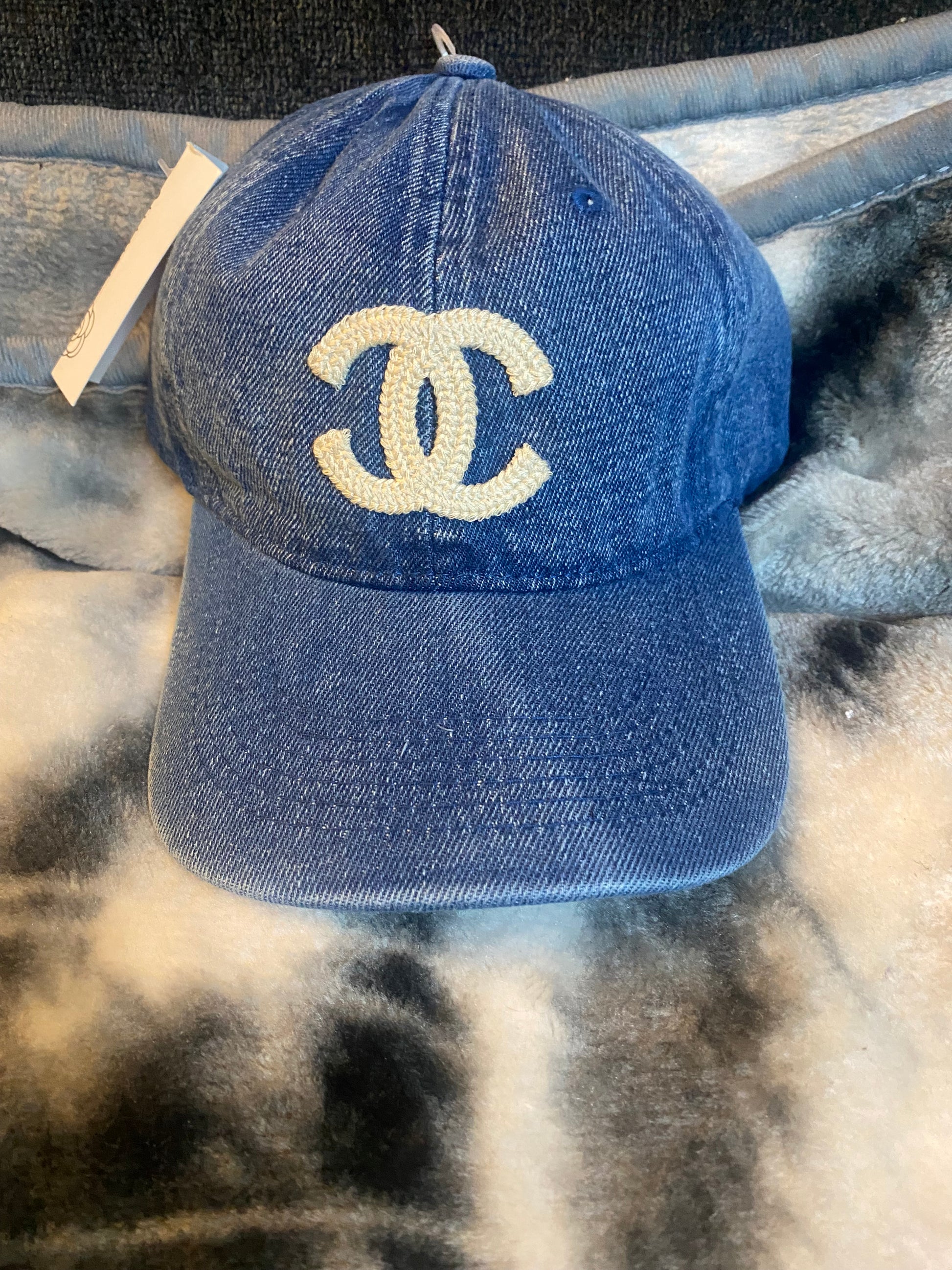 Caps