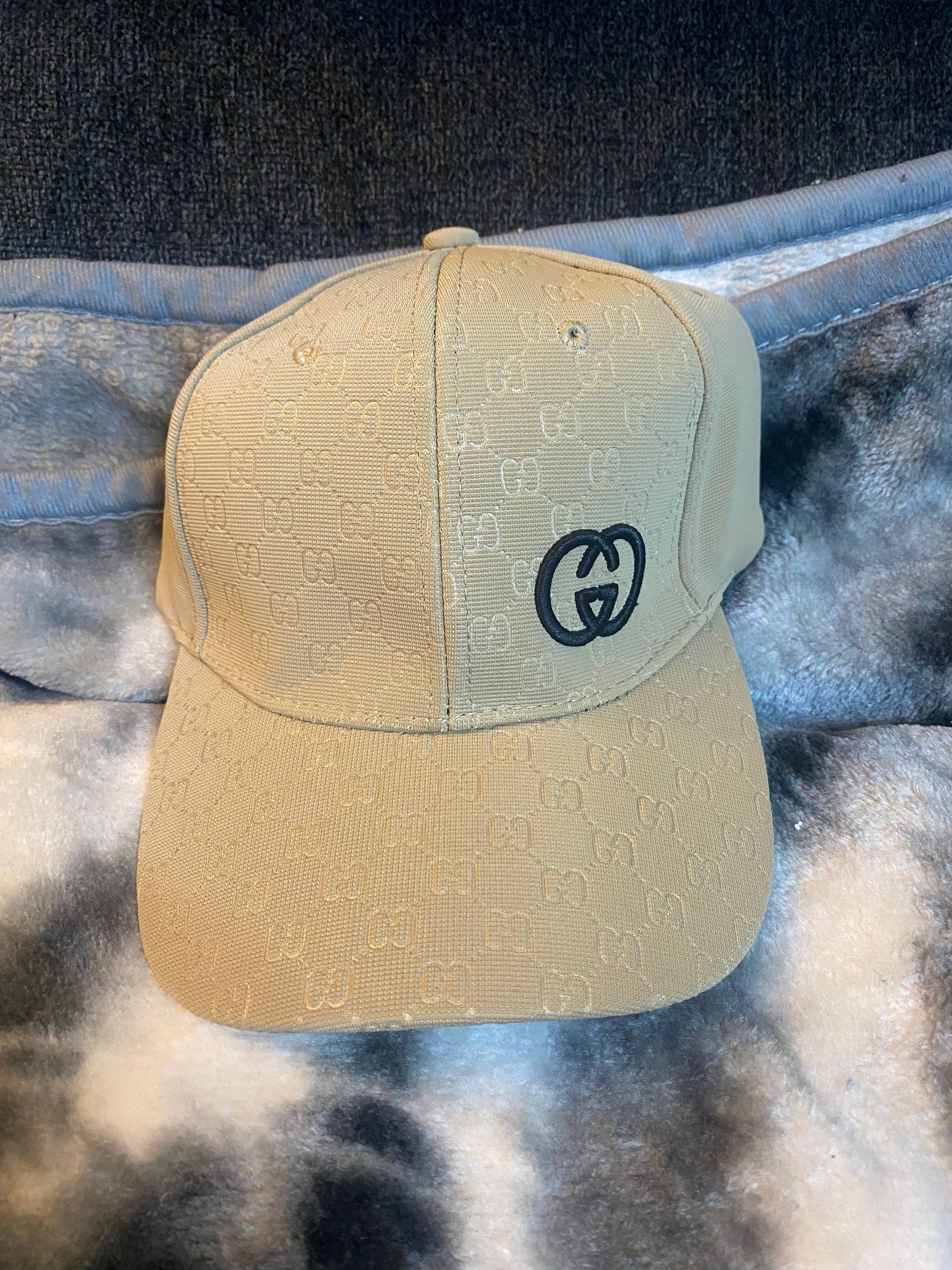 Caps