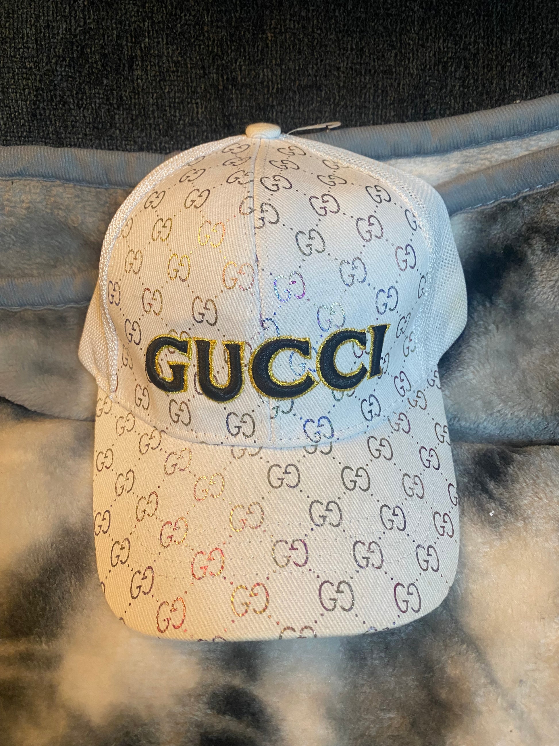 Caps