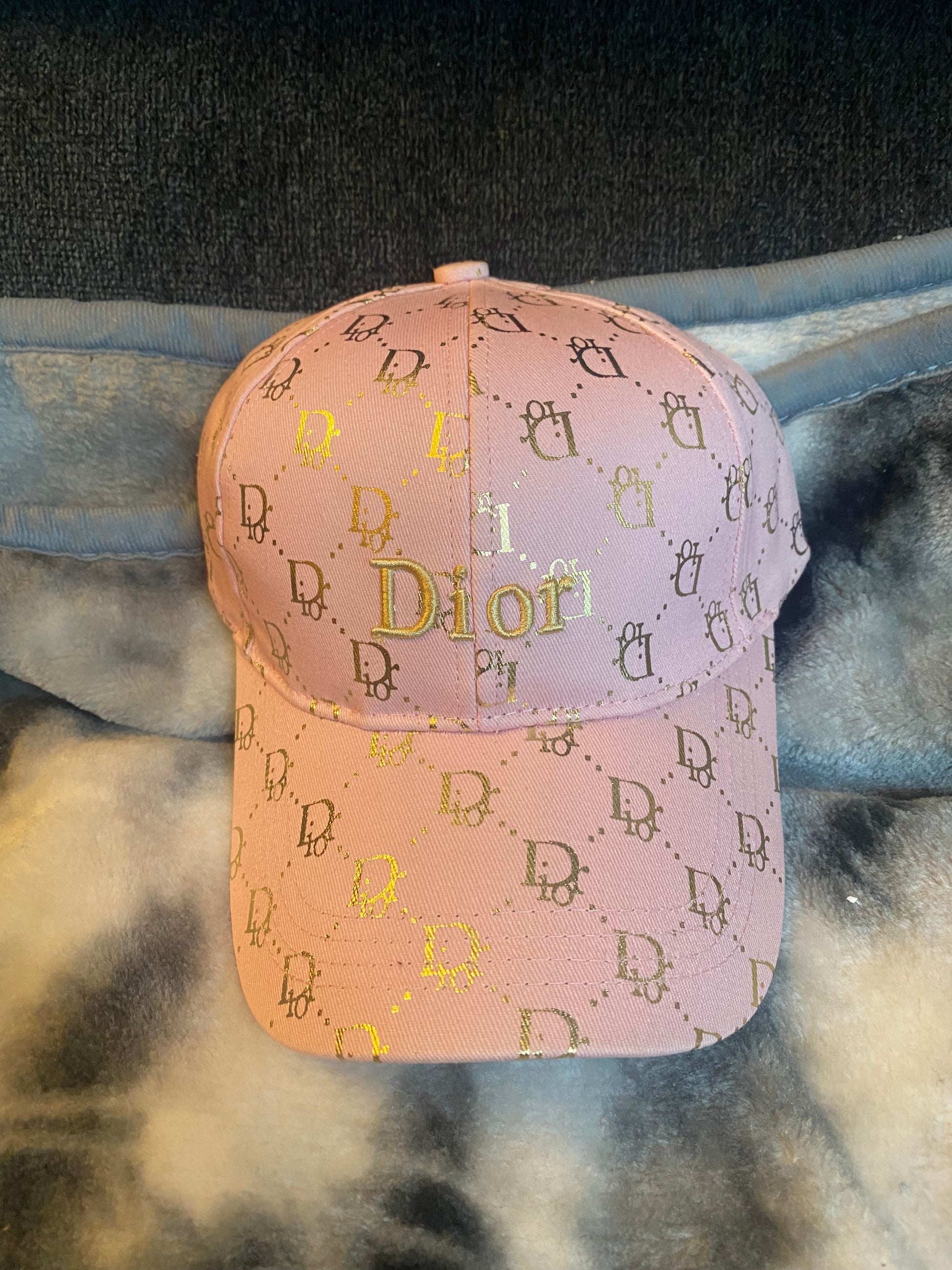 Caps