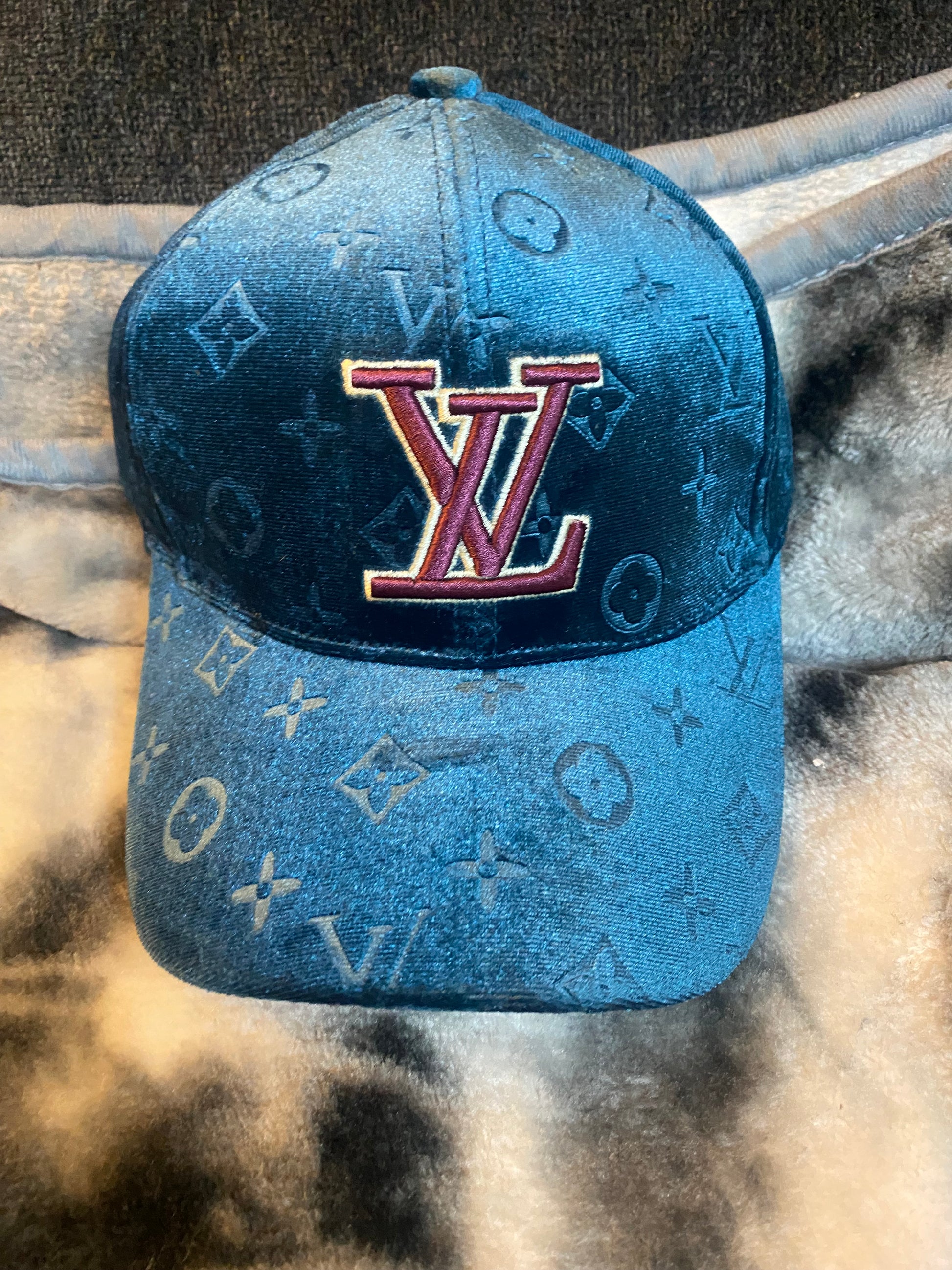 Caps