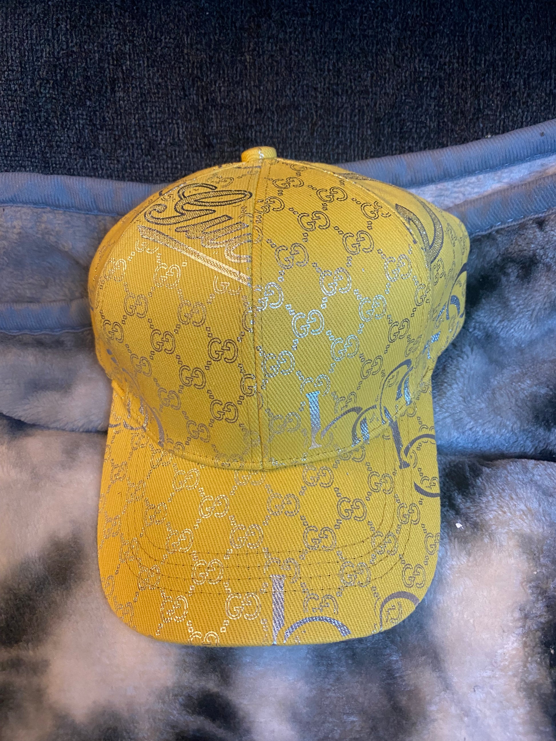 Caps