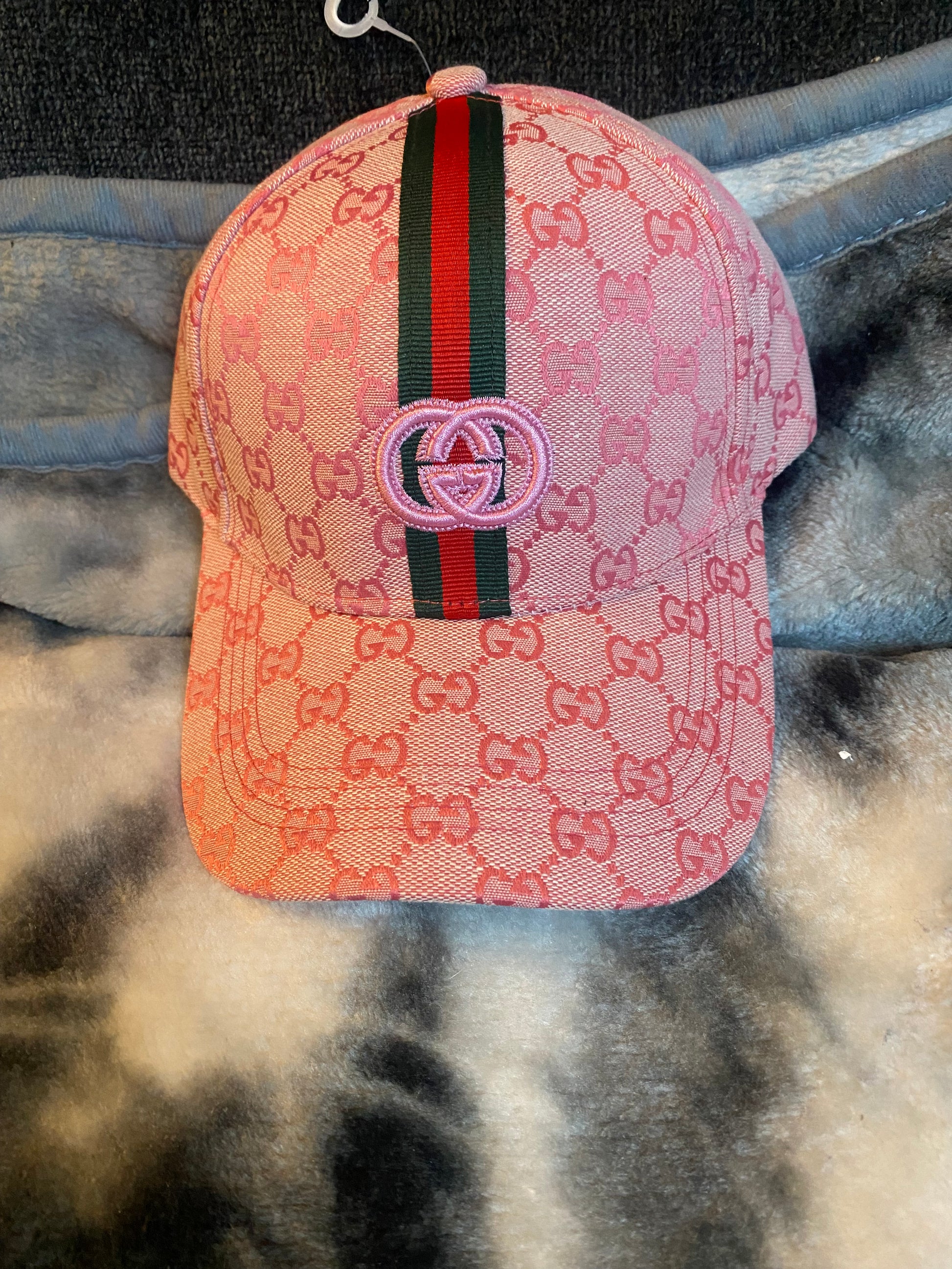 Caps