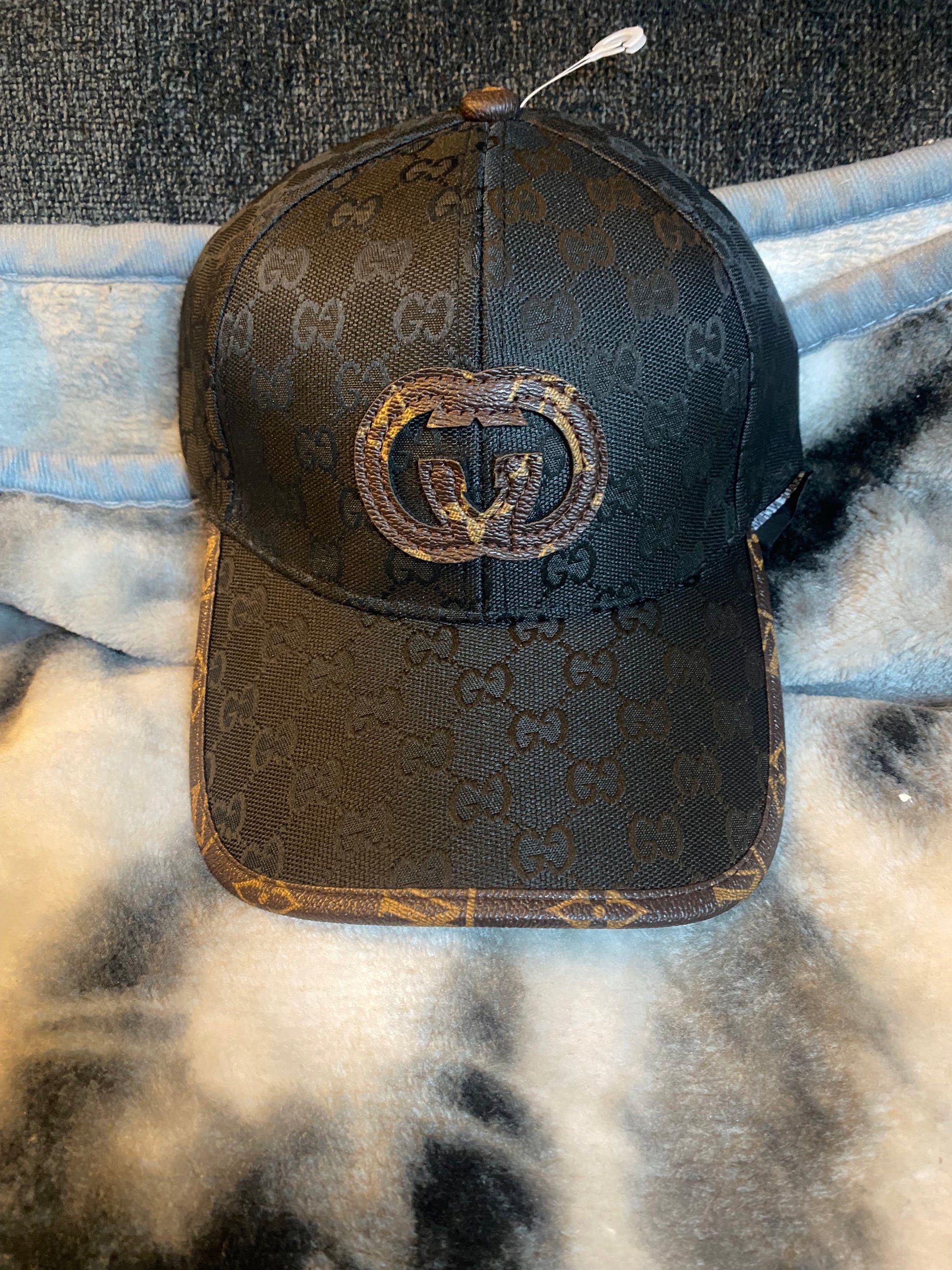 Caps