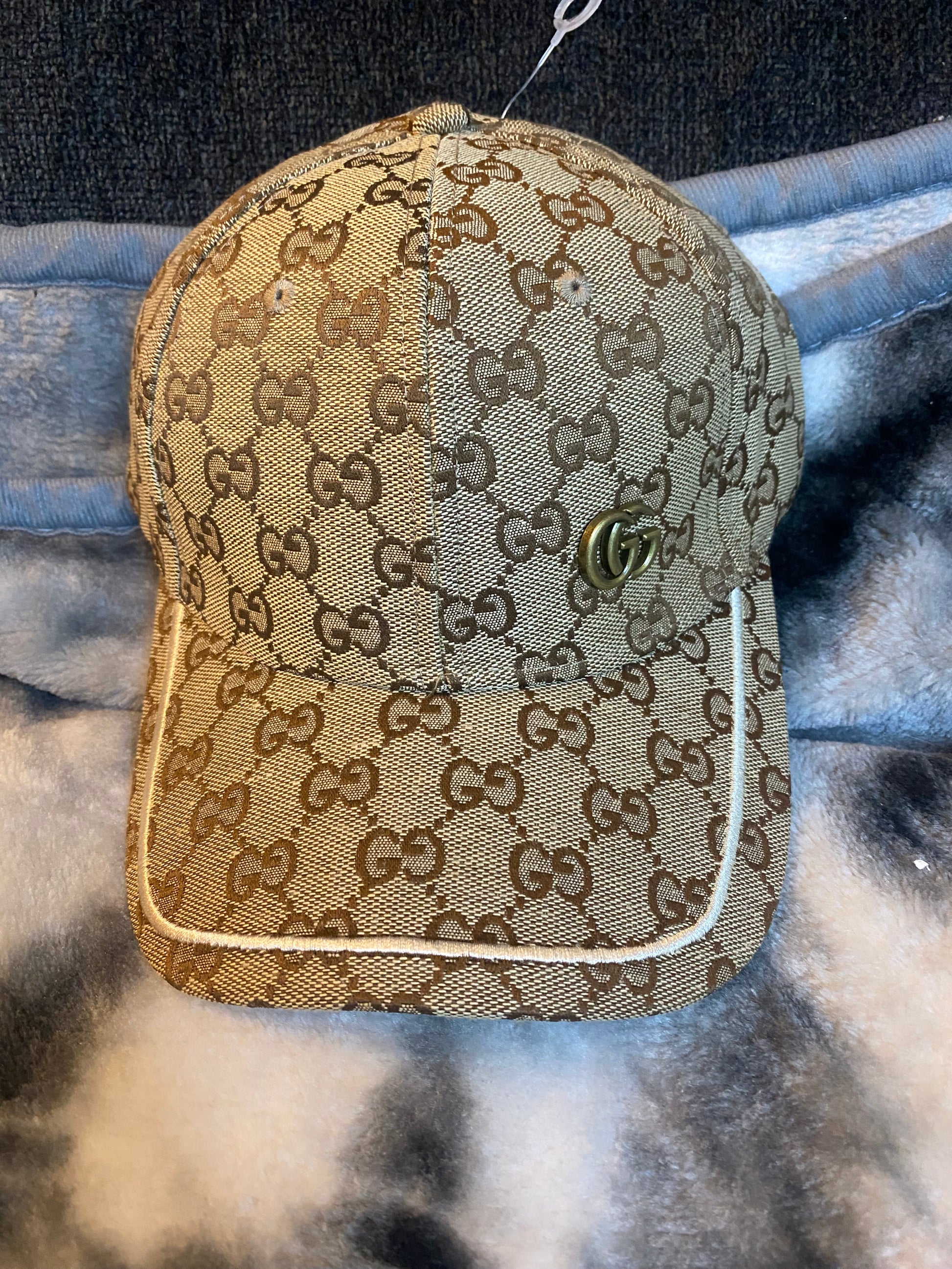 Caps