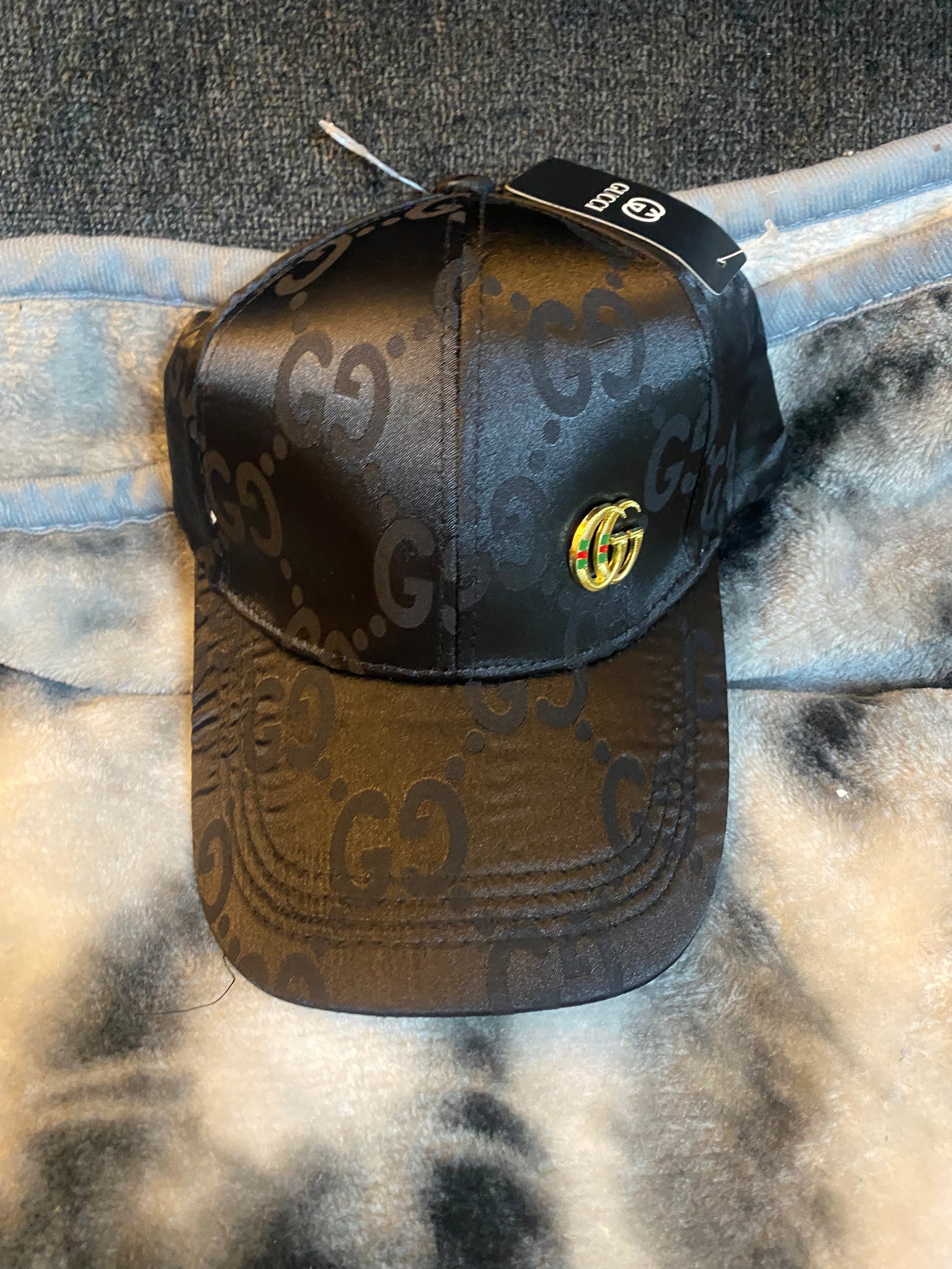 Caps