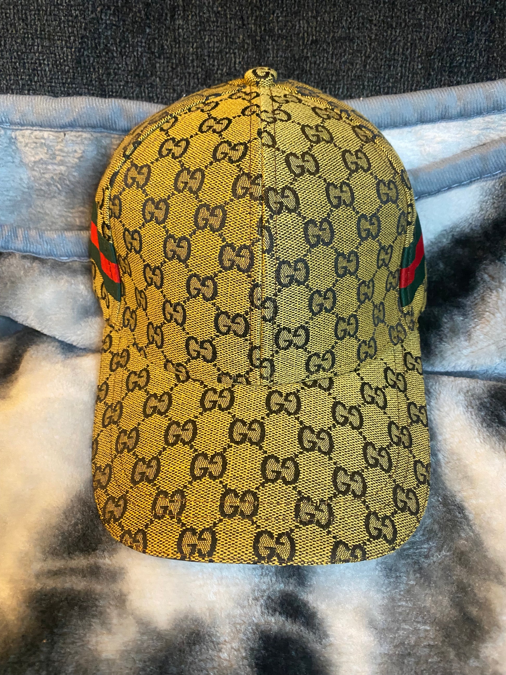 Caps