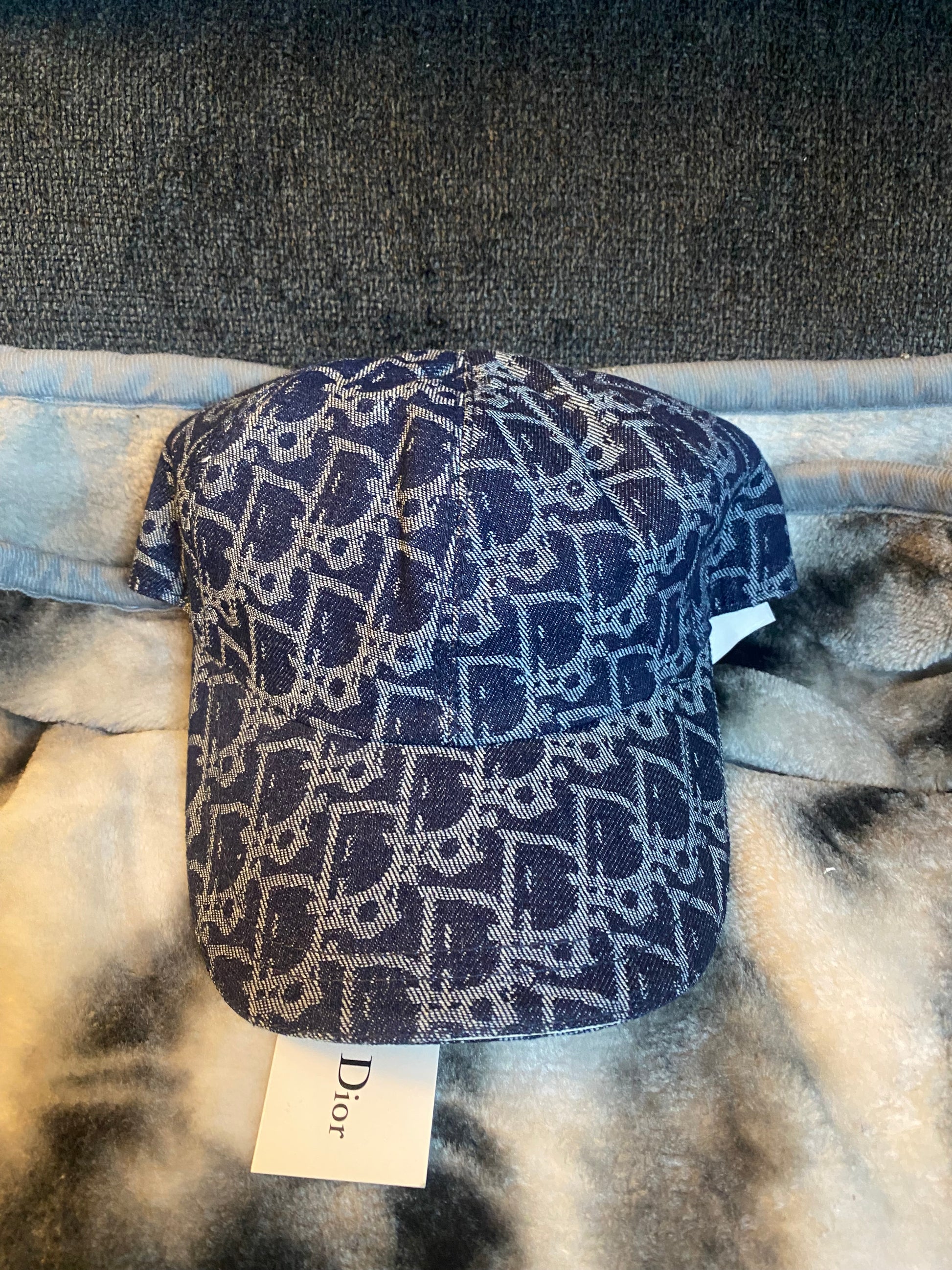 Caps