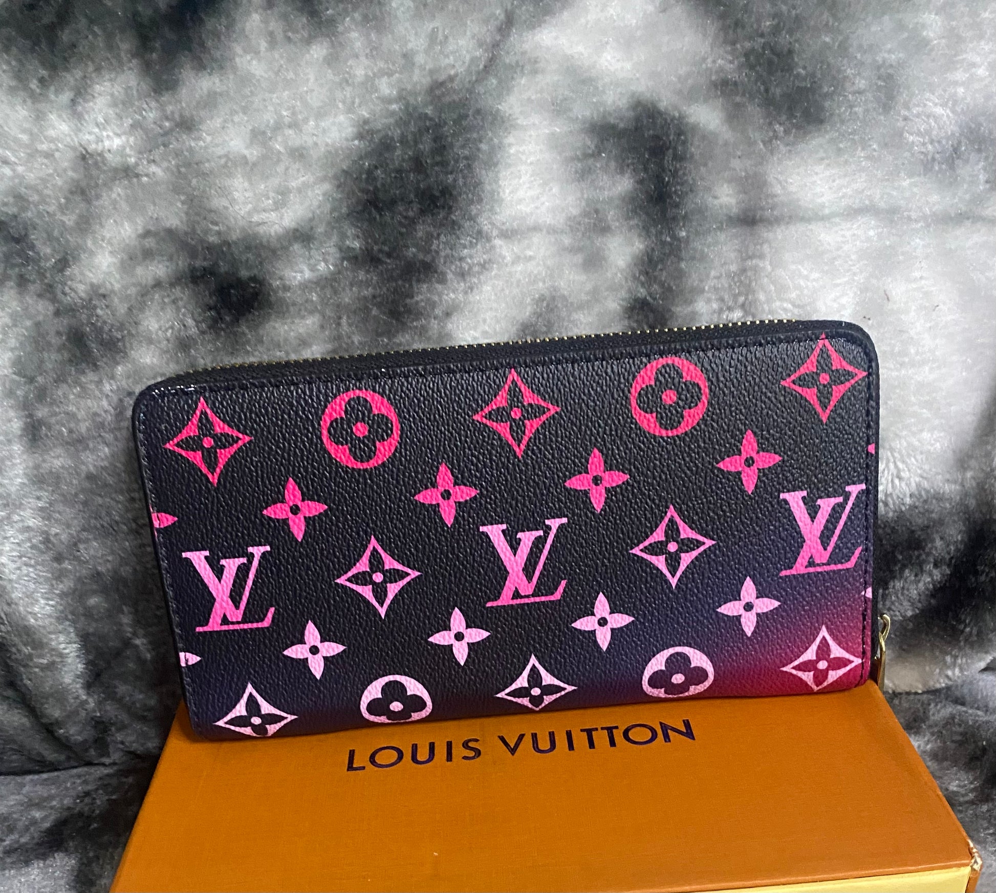 LV Mongram-Reverse Ladies Wallets
