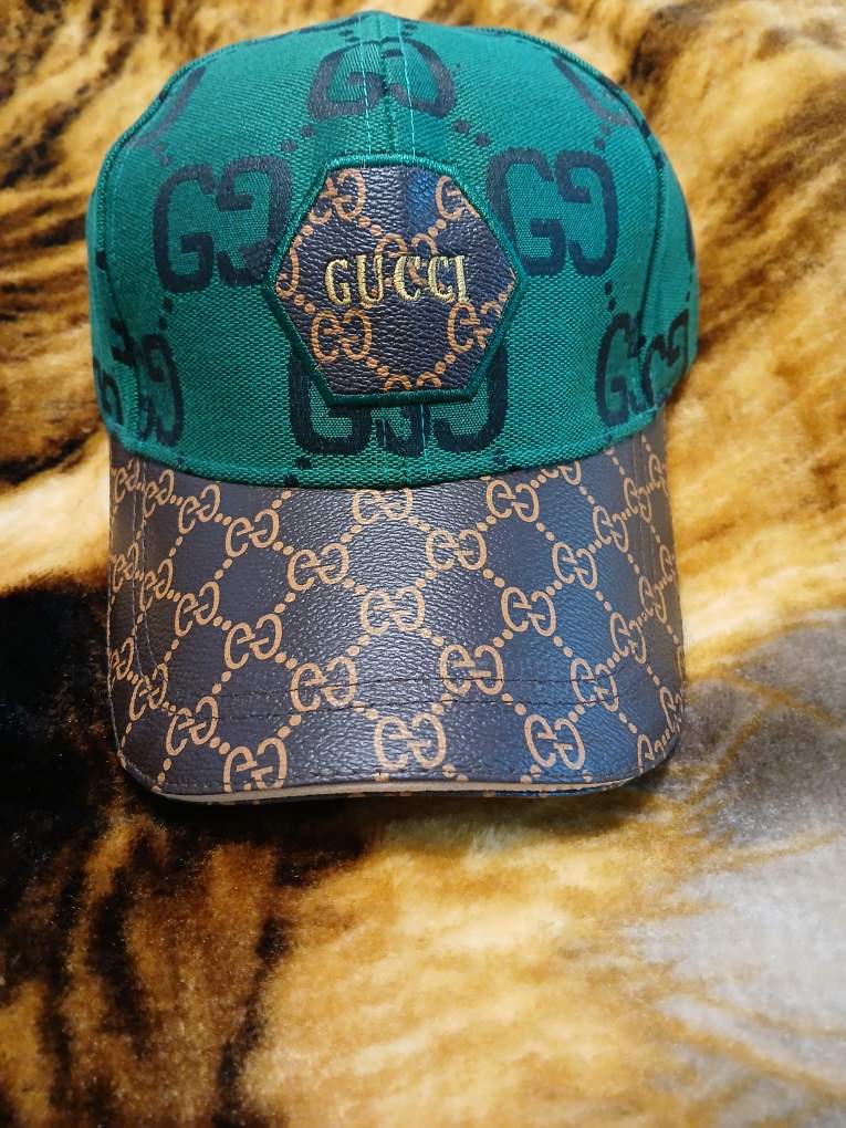 Caps