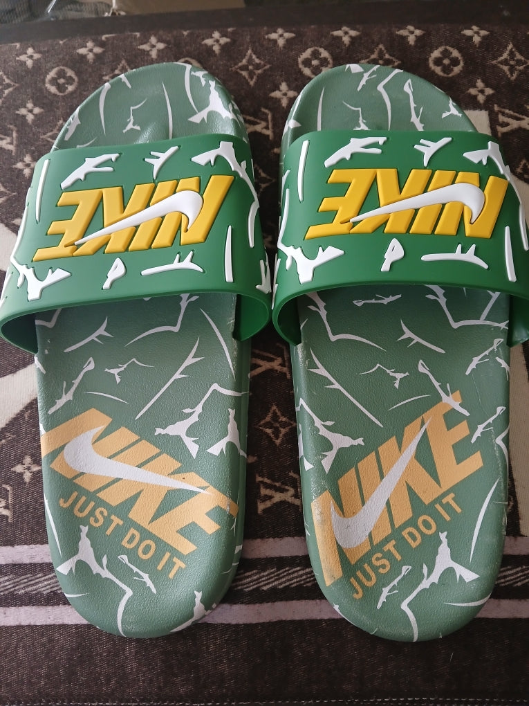 Slides- NIKE