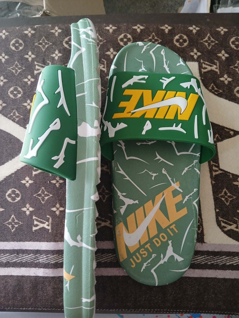 Slides- NIKE